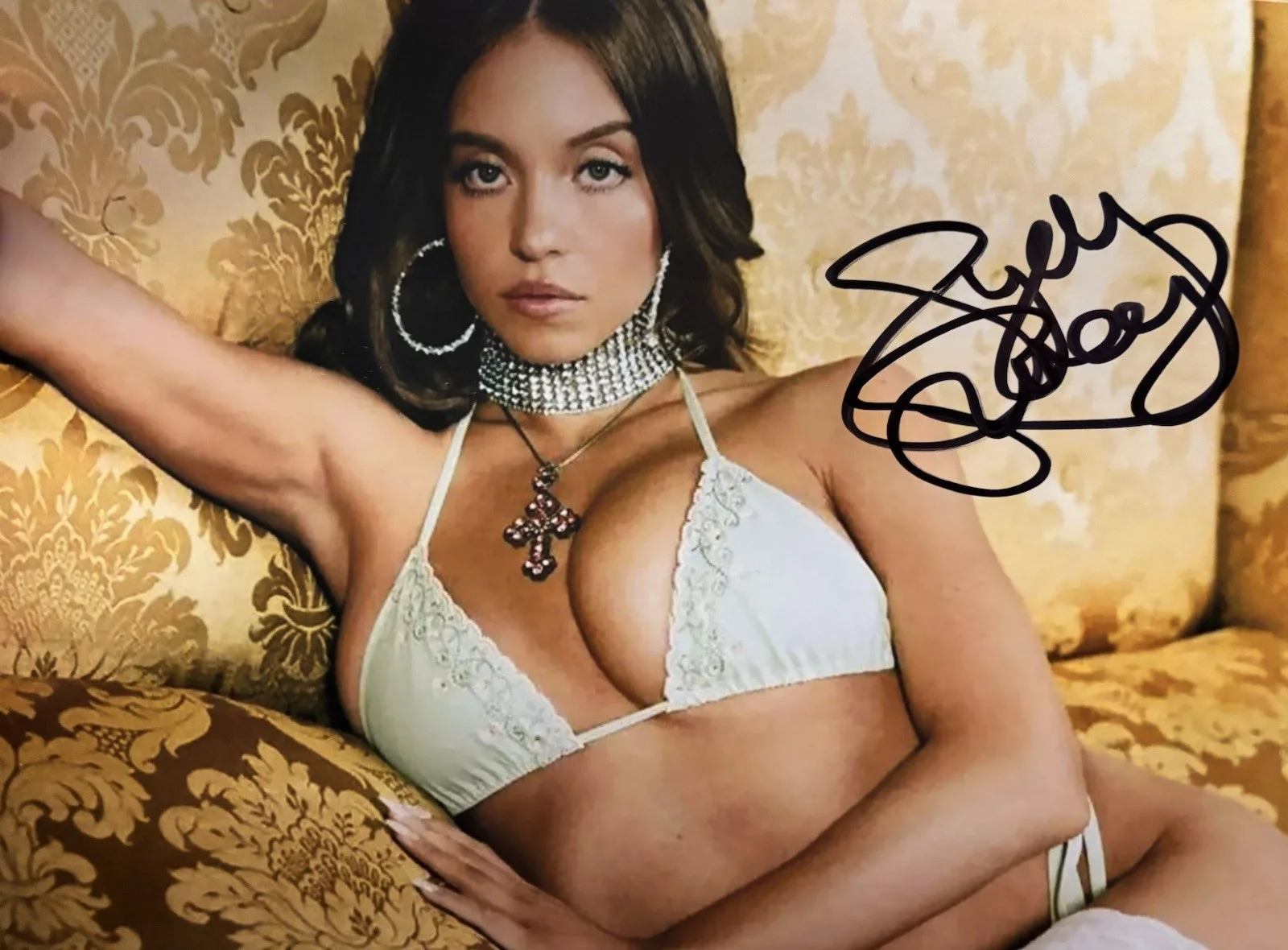 Sydney Sweeney / Americana Housemaid Sexy Eyes Signed Autograph 8x10 Photo COA, изображение 3