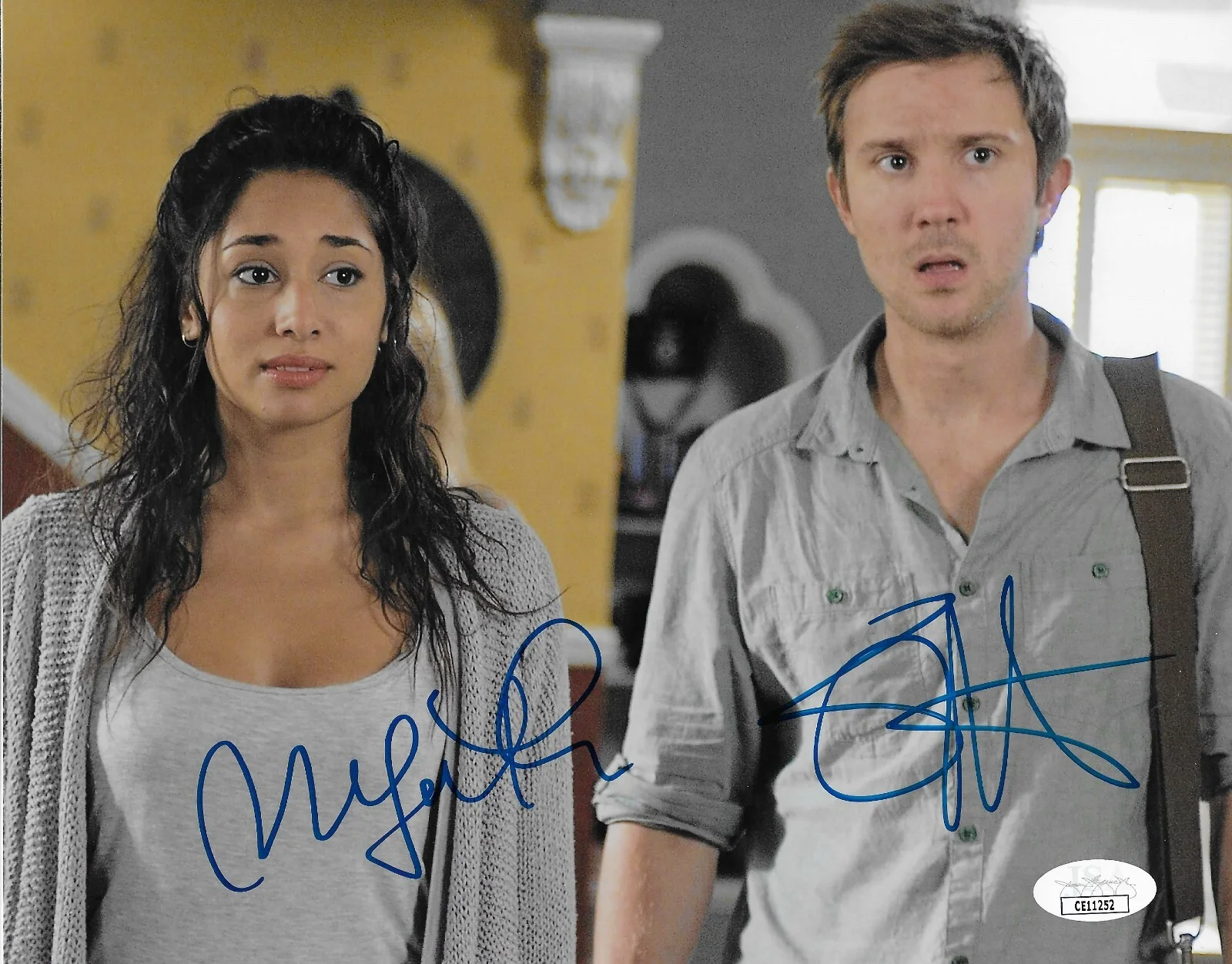 Meaghan Rath — Signed Meaghan Rath Sam Huntington Being Human 8x10 Photo w JSA Authentication, image 2
