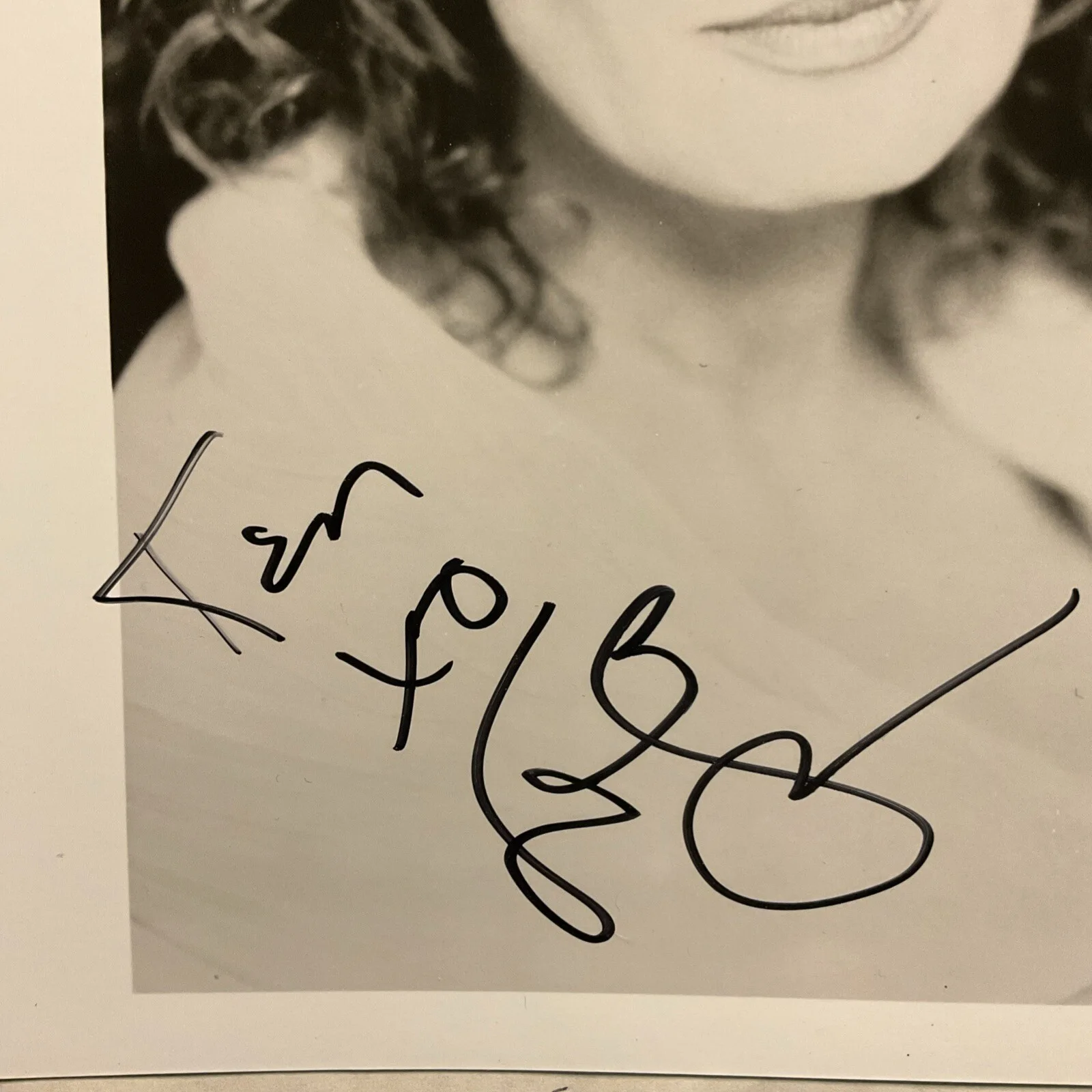 SUSAN SARANDON — Susan Sarandon Autograph Hand Signed 8x10 Photo B&W Classic Head Shot To KSK, изображение 2