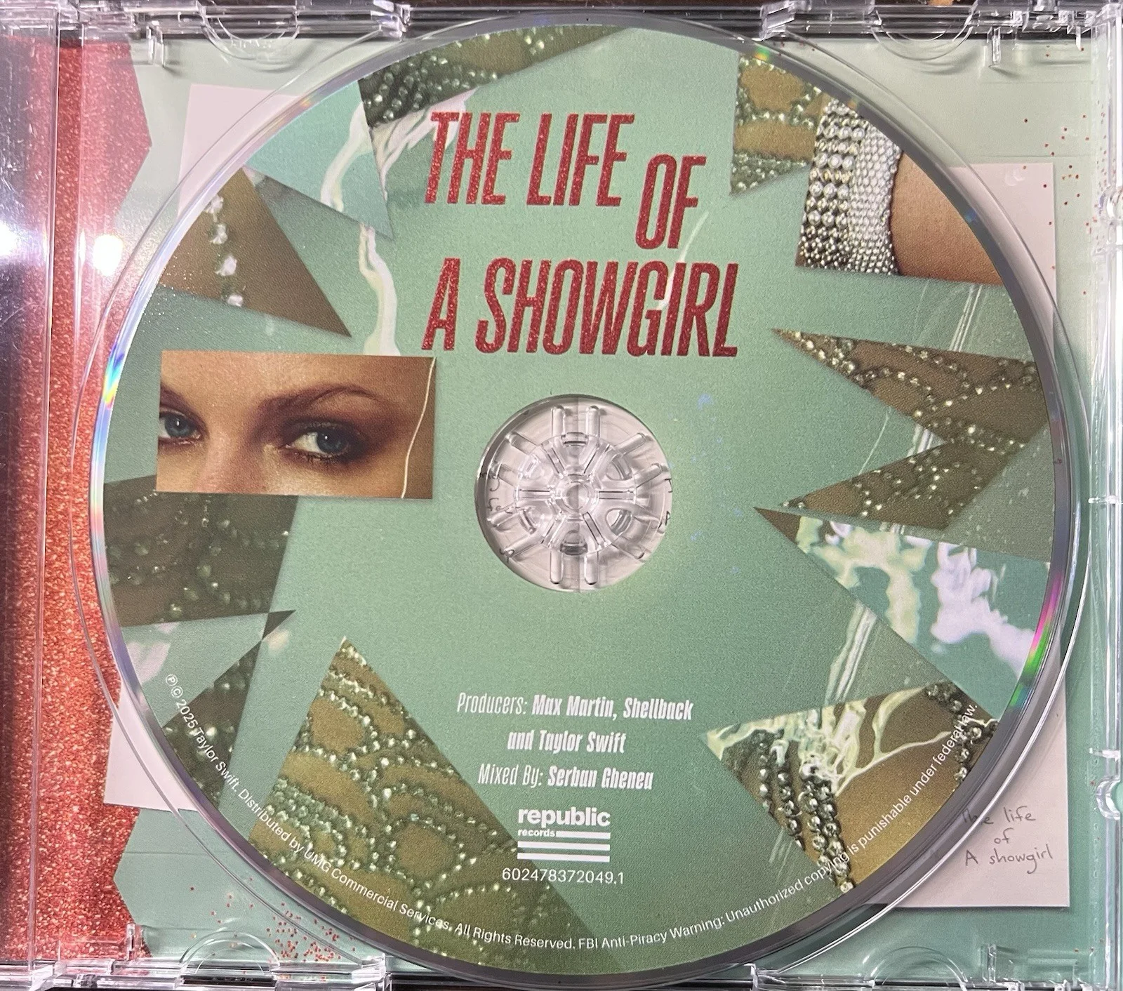 New Taylor Swift The Life of a Showgirl CD with Hand Signed Photo, изображение 2