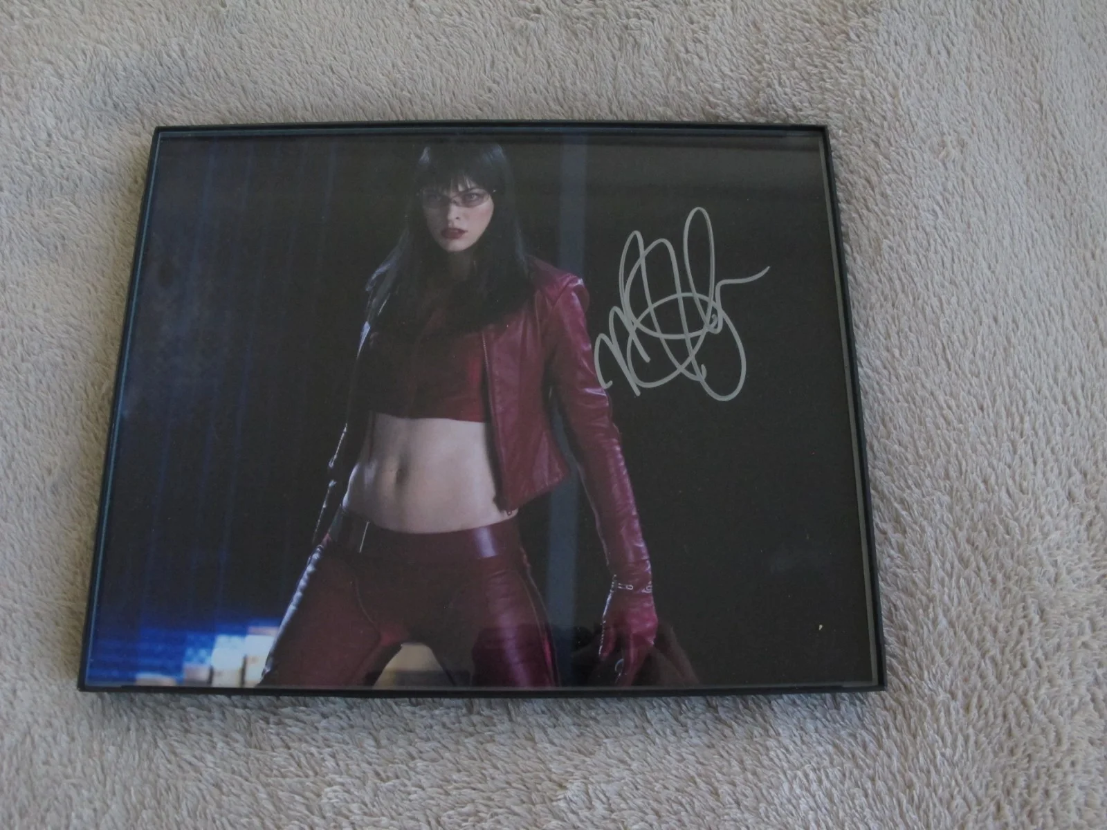 Milla Jovovich — Milla Jovovich ~ Hand SIGNED 8x10 Photo ~ Ultraviolet ~ Violet Song jat Shariff, изображение 2