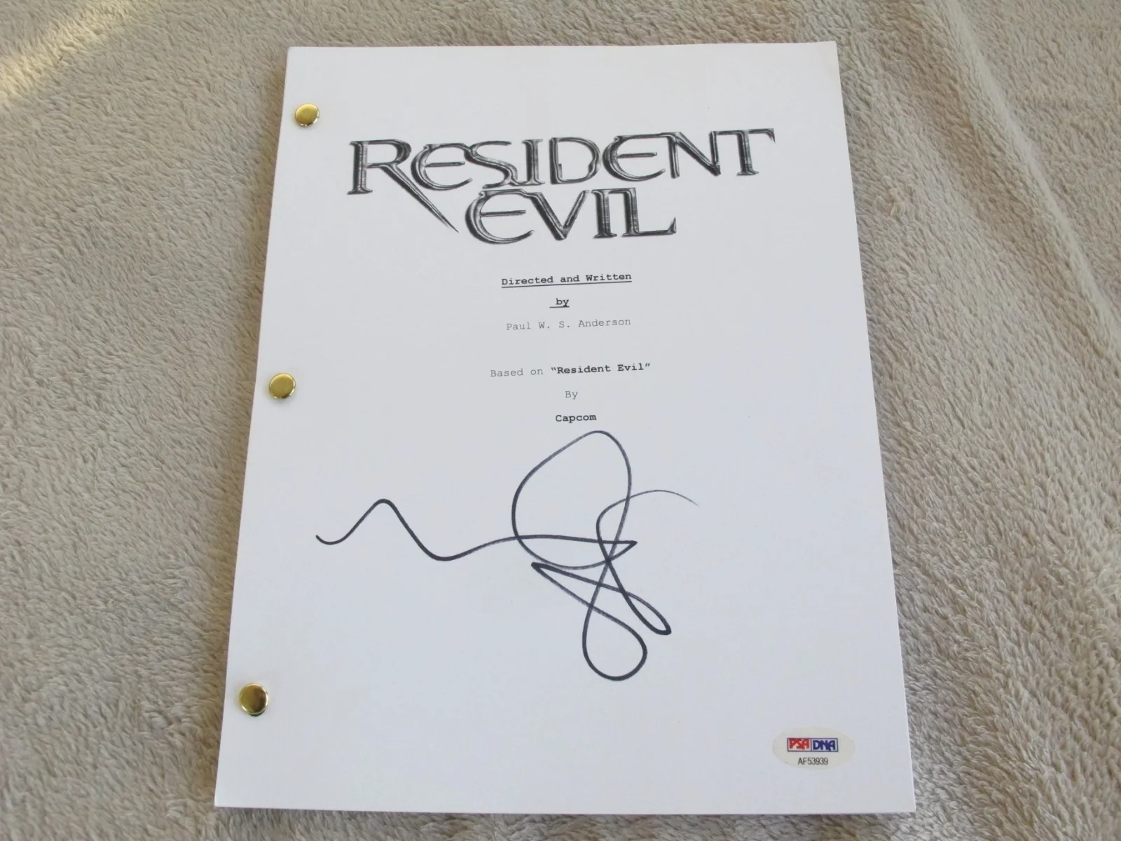 Milla Jovovich — Milla Jovovich SIGNED Script ~ RESIDENT EVIL ~ PSA / DNA COA