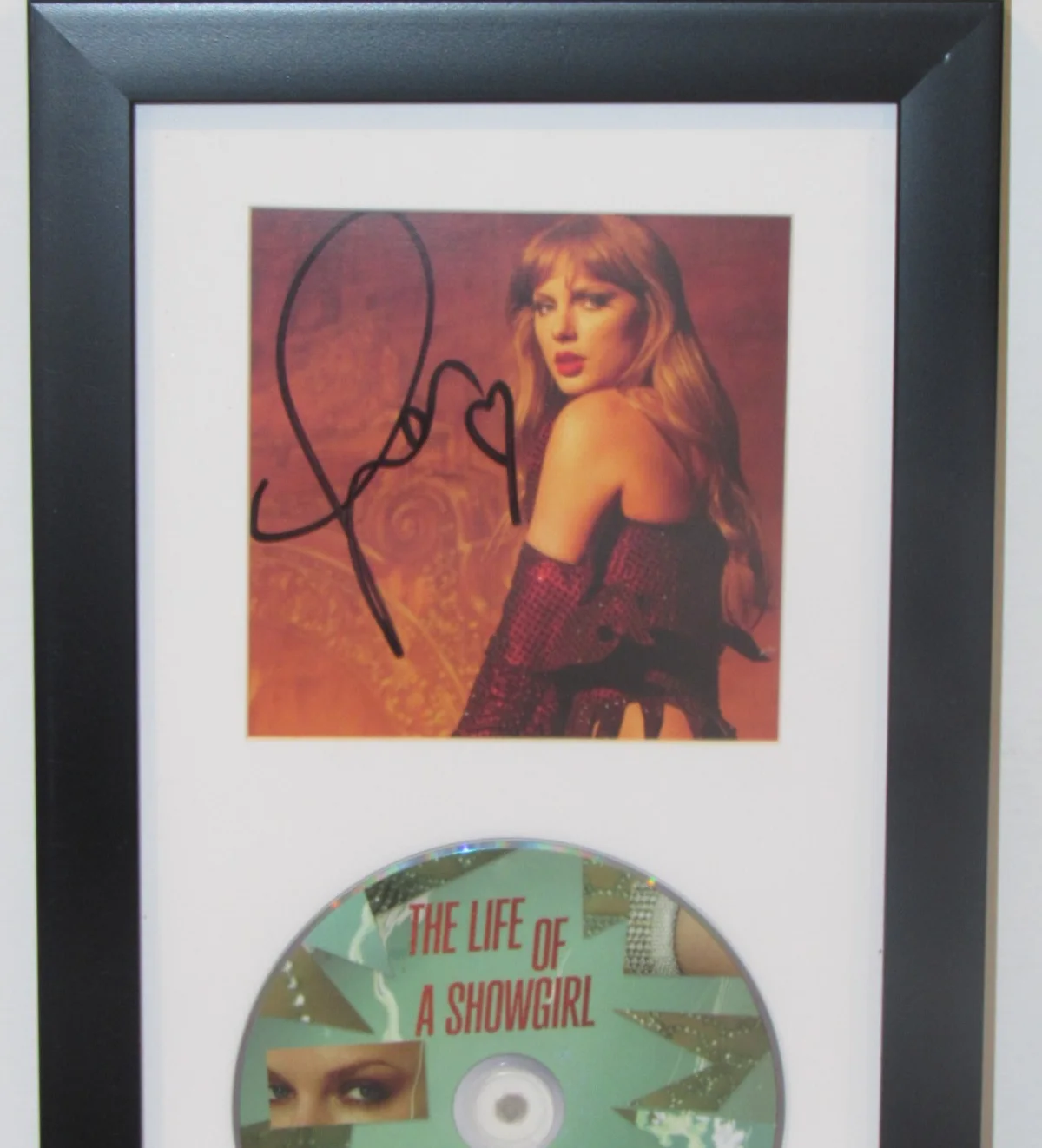 TAYLOR SWIFT SIGNED & FRAMED THE LIFE OF A SHOWGIRL #3 CD AUTOGRAPHED, image 2