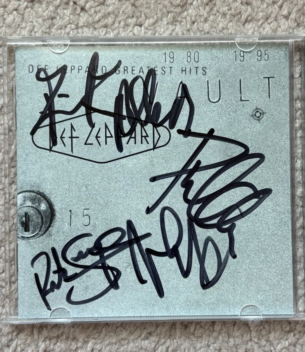 Def Leppard Signed Autographed CD The Vault Greatest Hits Joe Elliott JSA LOA!, изображение 3