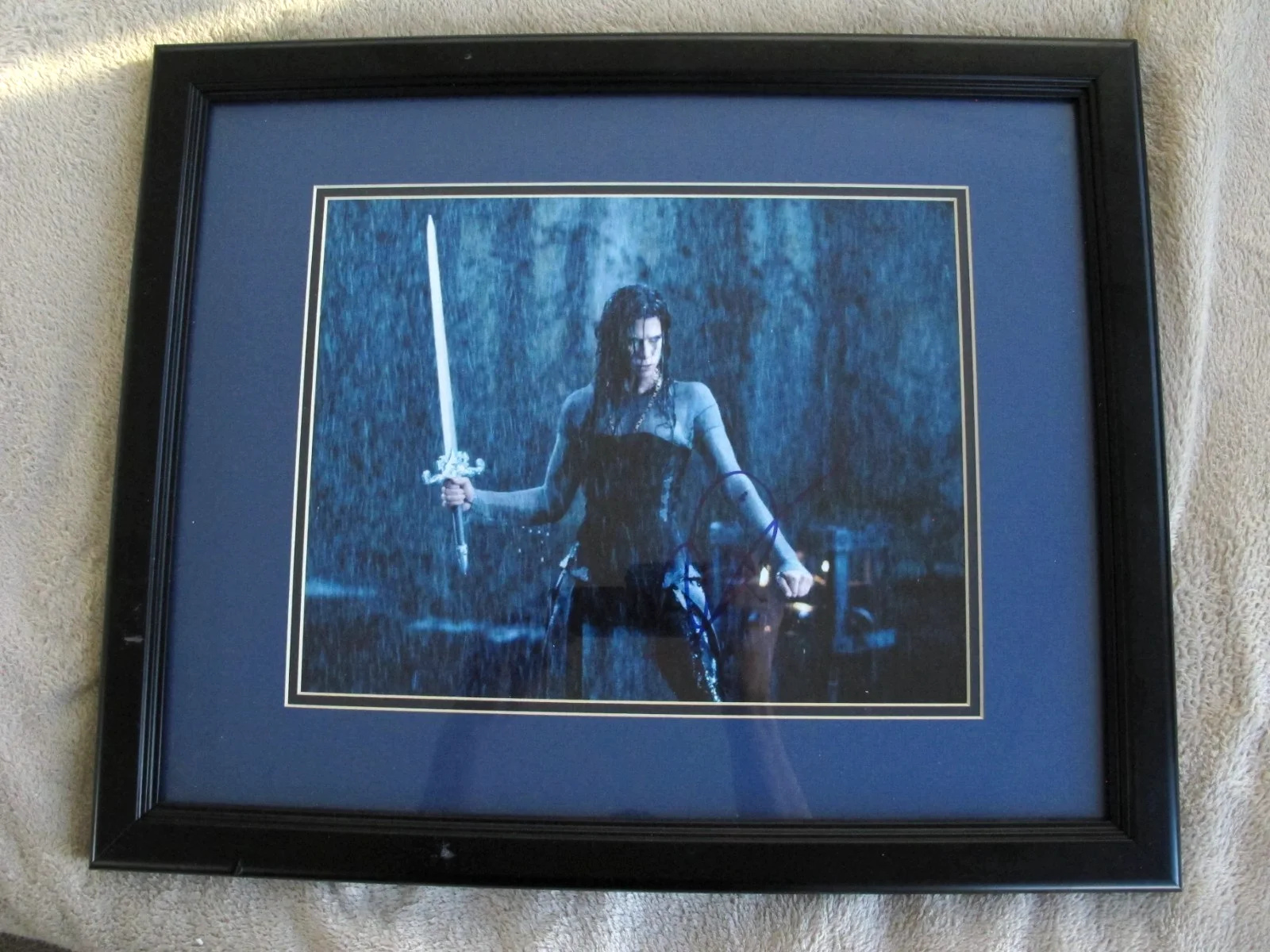 Rhona Mitra — Rhona Mitra SIGNED 11x14 UNDERWORLD: Rise Of The Lycans ~ with COA, image 2