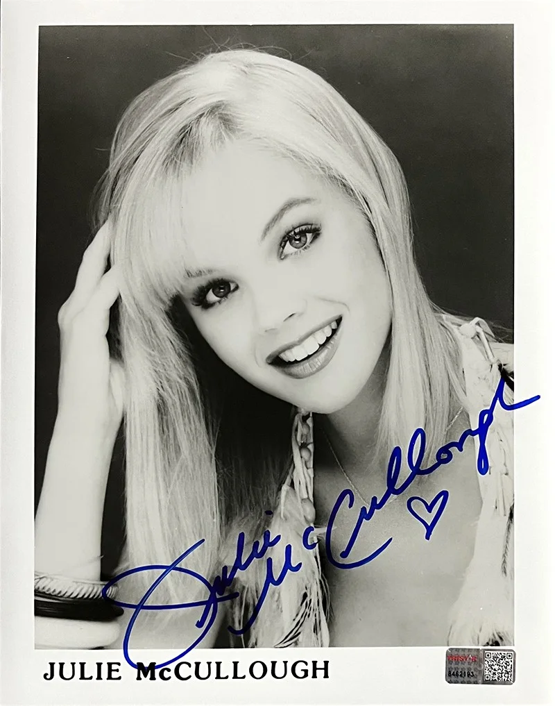 Julie McCullough — Julie McCullough Signed Autographed Black & White Headshot 8x10 Photo TRISTAR
