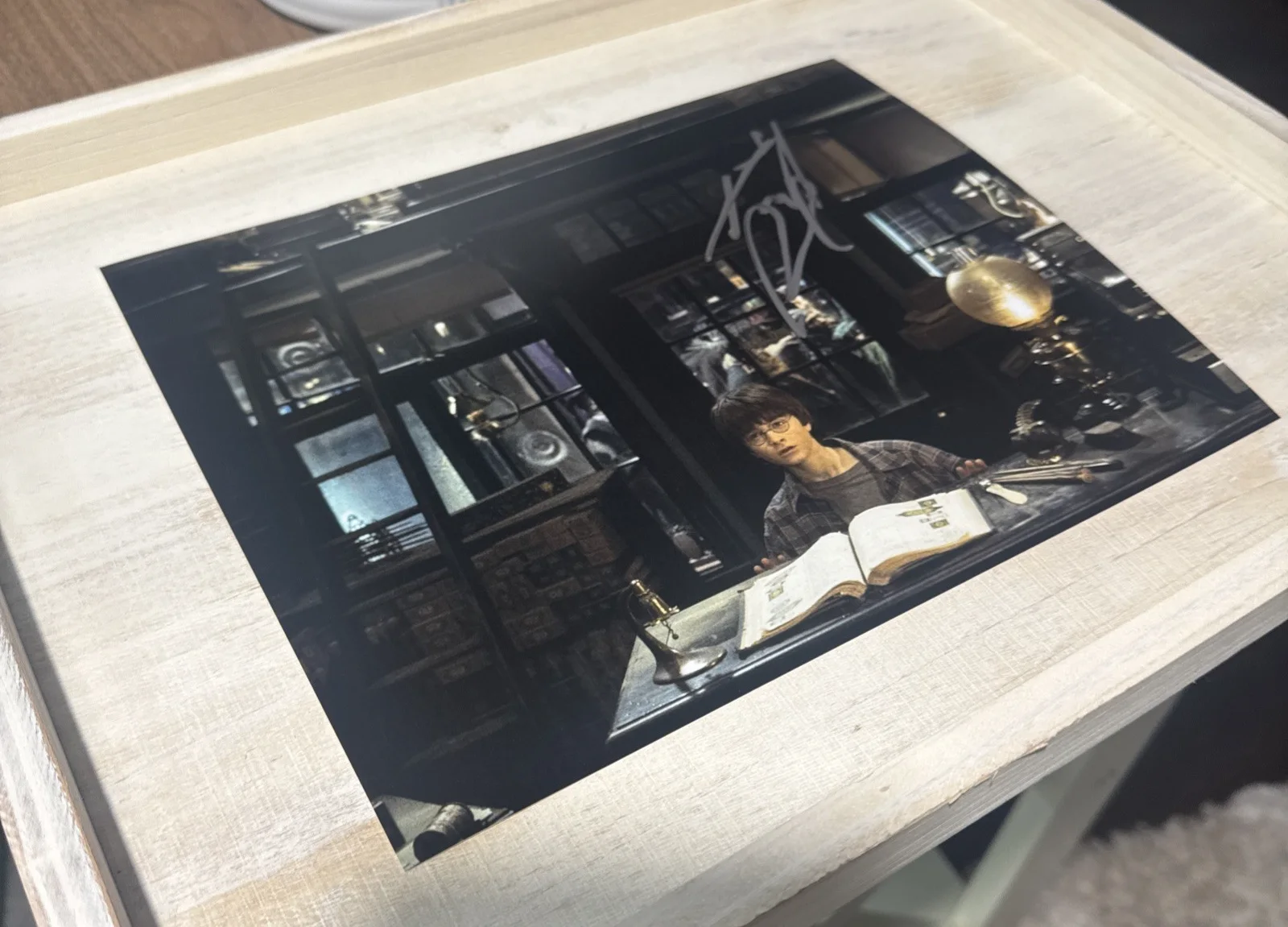 DANIEL RADCLIFFE — DANIEL RADCLIFFE SIGNED AUTOGRAPH "HARRY POTTER" 8x10 RARE PHOTO w/COA Proof !!, image 2