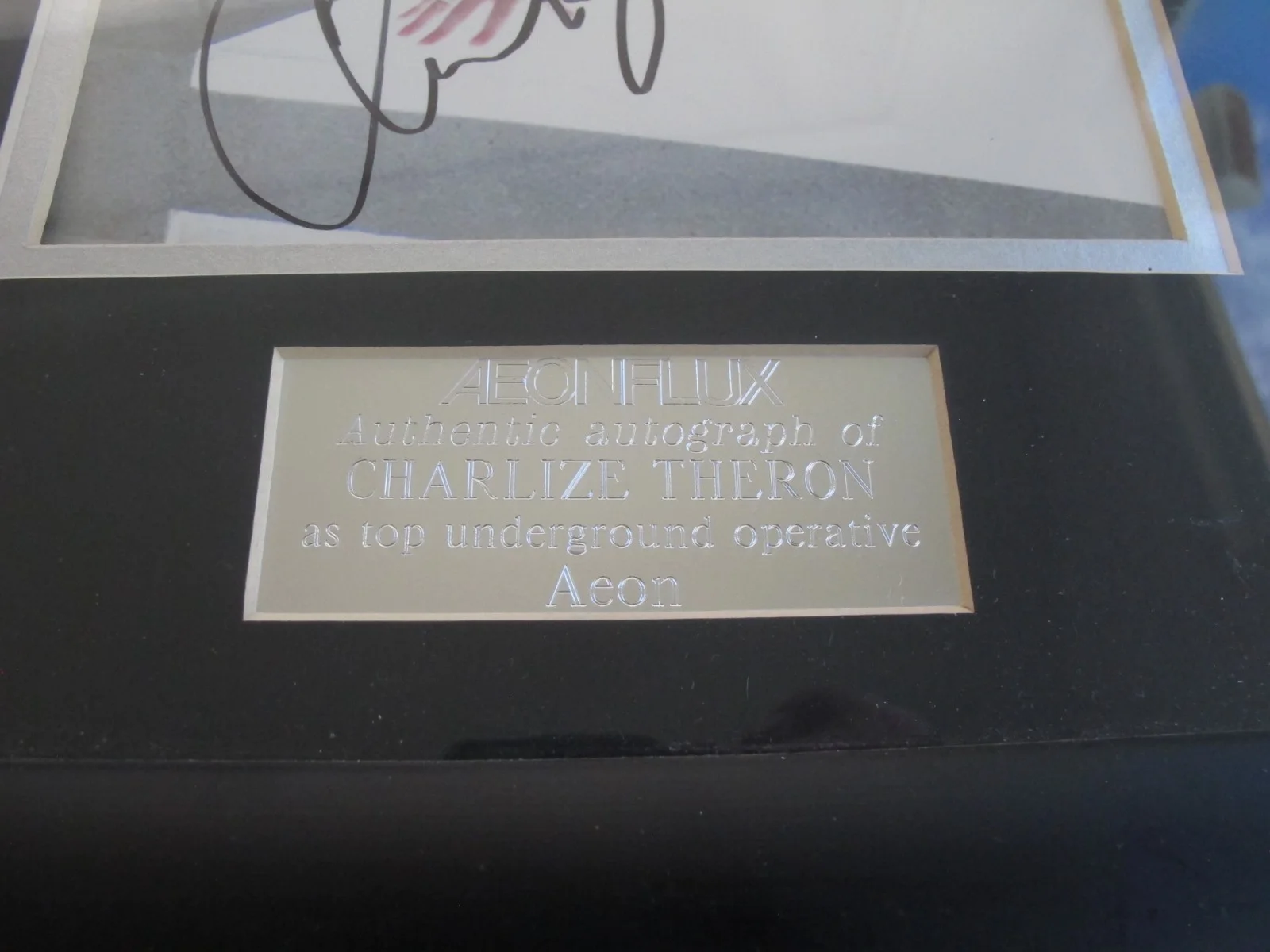 autograph — Charlize Theron SIGNED Autographed Framed 8x10 Aeon Flux Photo COA, изображение 3