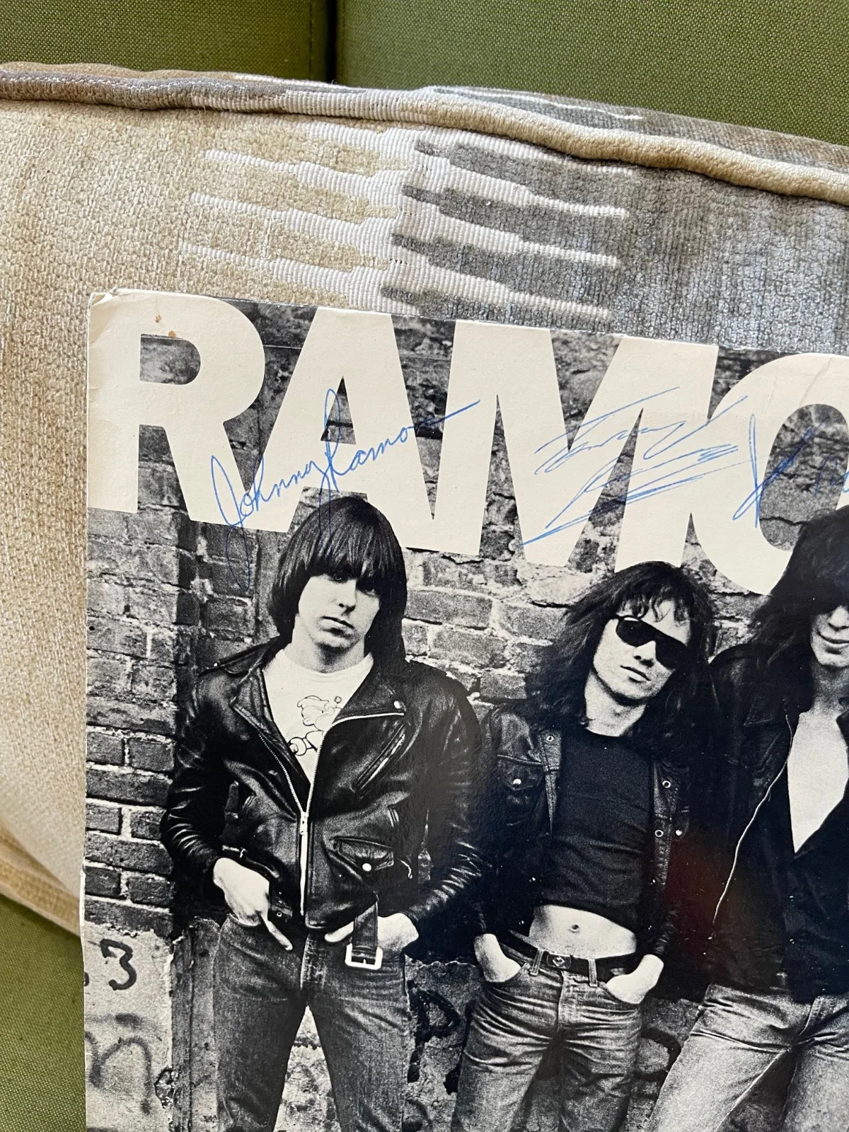 SIGNED x 5 - Ramones 1st Album,, image 5