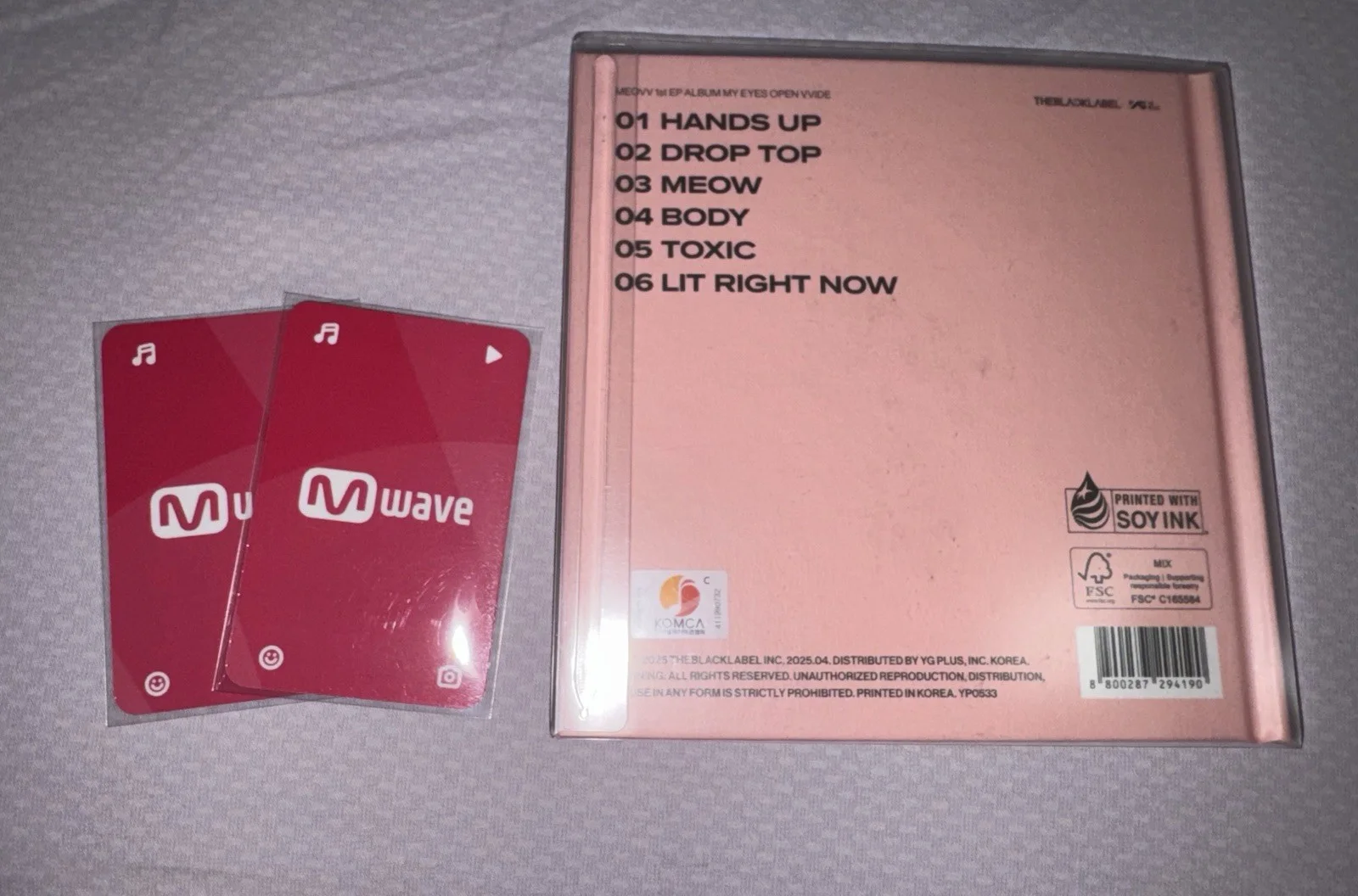 MEOVV - My Eyes VVide Open Grill Ver. 1st Mini Album Mwave Signed Autographed, image 2