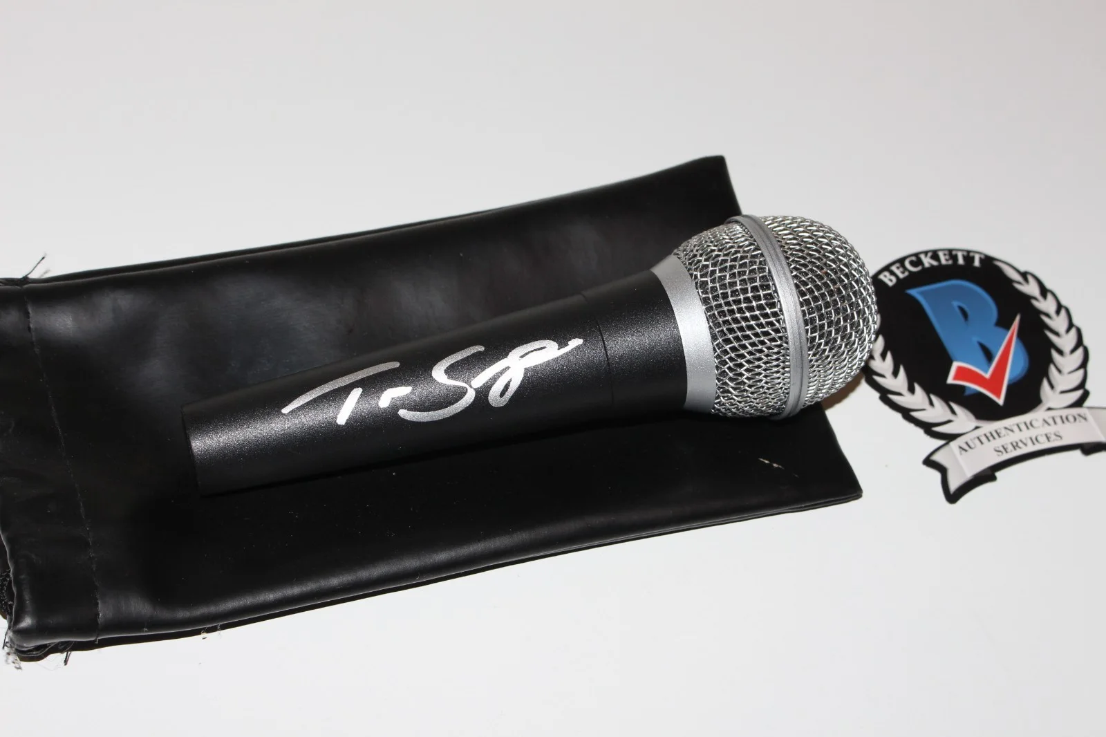 TOM SEGURA STAND UP COMEDIAN SIGNED MICROPHONE MIC PODCAST BECKETT BAS COA, image 2
