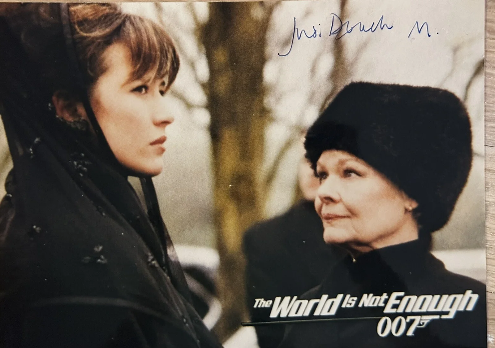 Judi Dench — Judi Dench Signed M 8x10 Photo. James Bond Pierce Brosnan, Daniel Craig