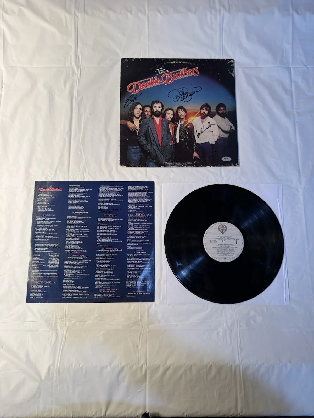 THE DOOBIE BROTHERS SIGNED AUTOGRAPH ONE STEP CLOSER VINYL RECORD PSA/DNA COA, изображение 5