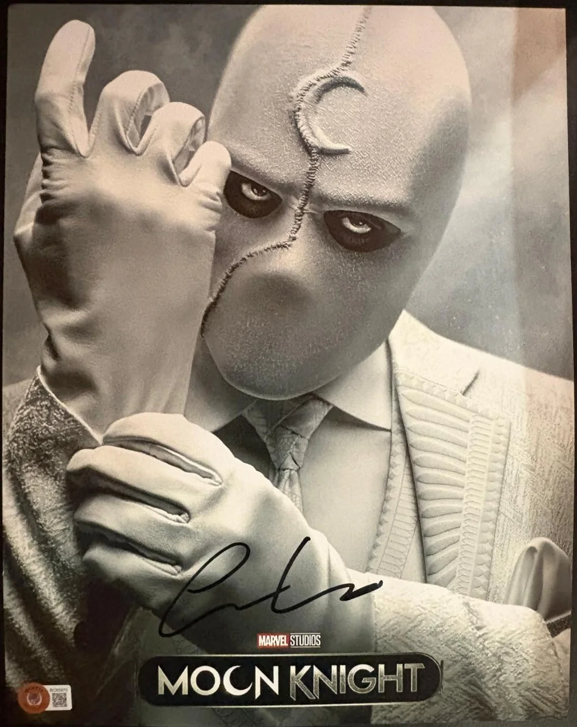 Oscar Isaac — OSCAR ISAAC SIGNED AUTOGRAPHED 11X14 PHOTO MOCN KNIGHT MARVEL STUDIOS BECKETT