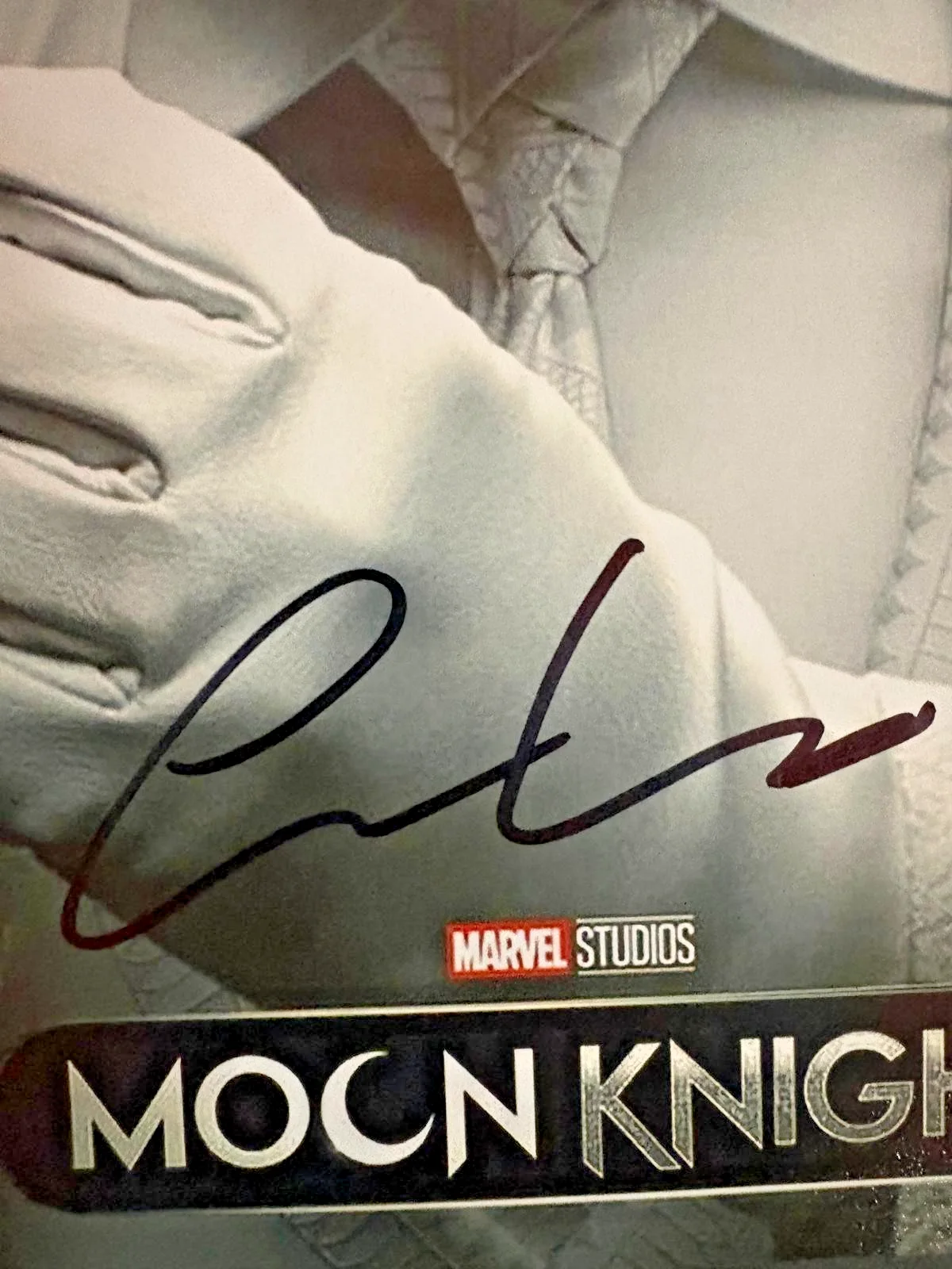 Oscar Isaac — OSCAR ISAAC SIGNED AUTOGRAPHED 11X14 PHOTO MOCN KNIGHT MARVEL STUDIOS BECKETT, image 2
