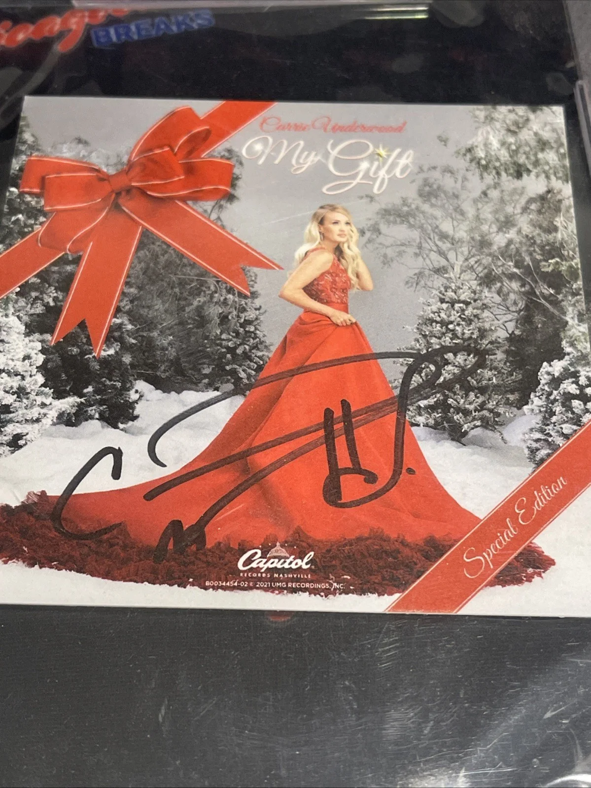 CARRIE UNDERWOOD SIGNED MY GIFT CHRISTMAS CD PHOTOGRAPH PSA DNA COA AUTO JB, image 2