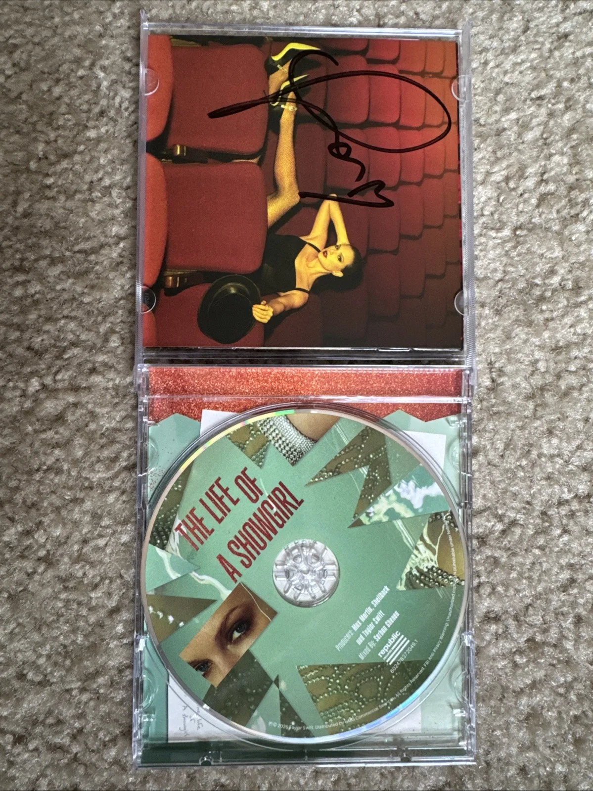 Hand Signed Autograph Taylor Swift Life of a Showgirl CD Insert Photo 4, изображение 2
