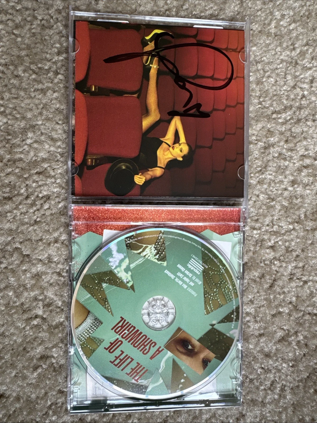 Hand Signed Autograph Taylor Swift Life of a Showgirl CD Insert Photo 4, изображение 3