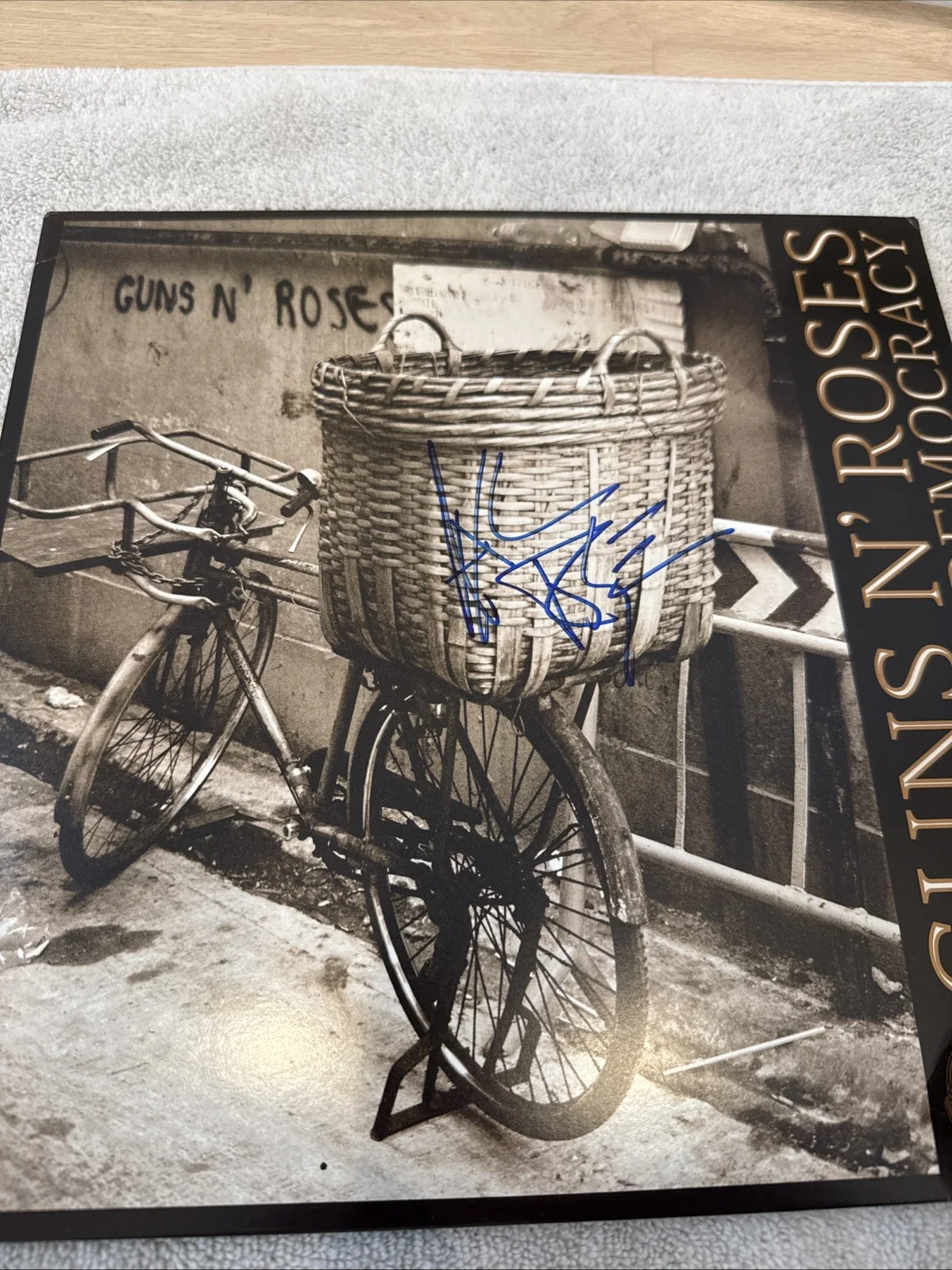 Axl Rose Signed Chinese Democracy Vinyl JSA LOA READ Guns N Roses, image 2