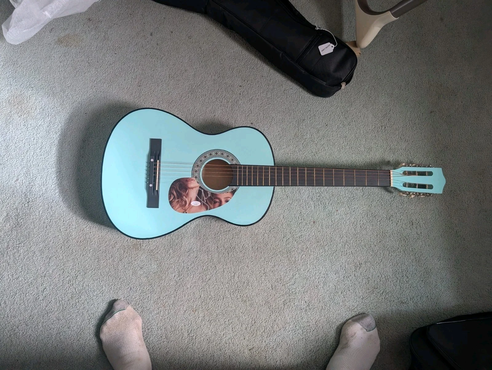 Jennifer Lopez 38“Inch Acoustic Guitar Autographed And Authenticated Through JSA, изображение 3