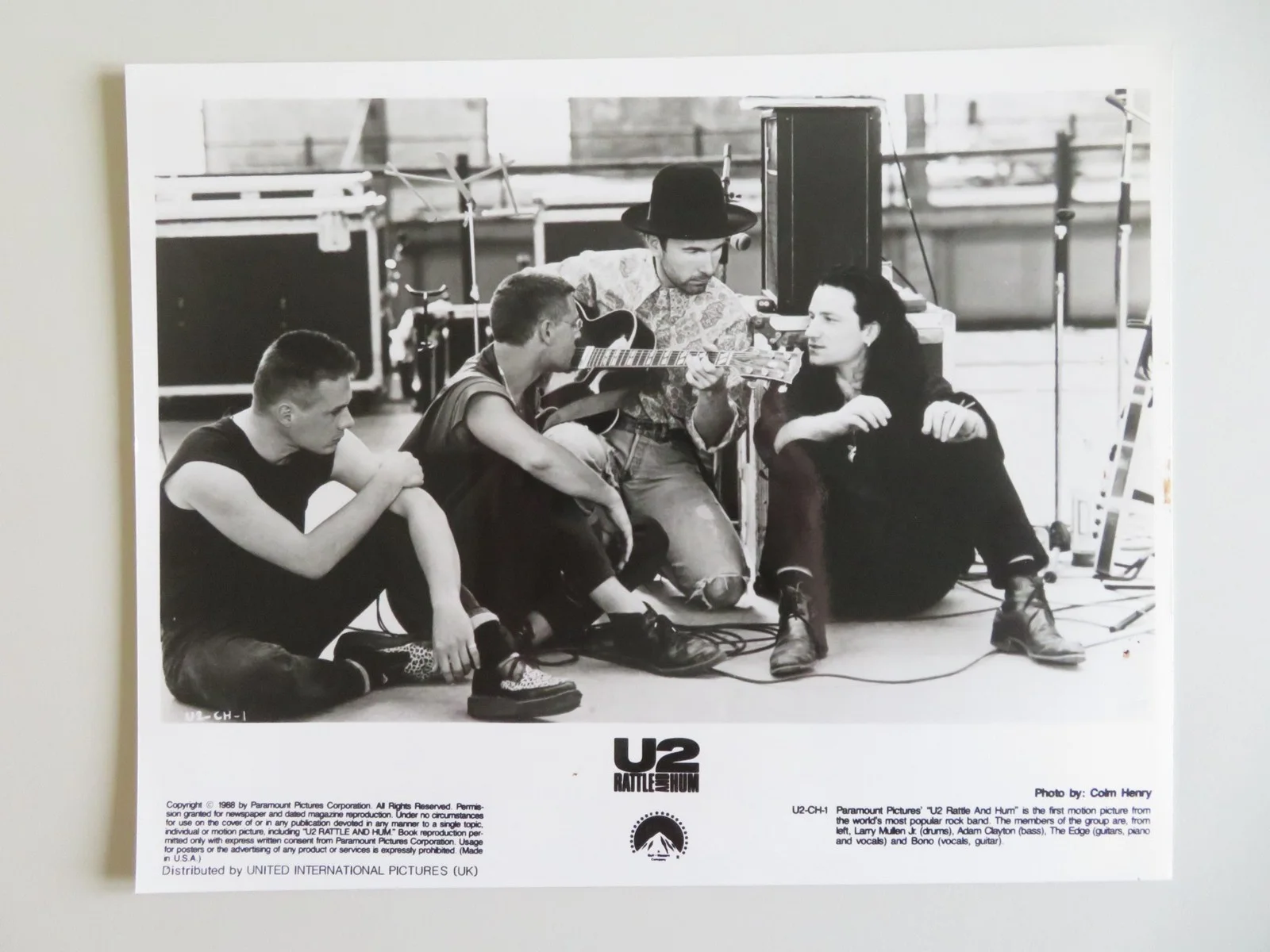U2: RATTLE AND HUM - B MOVIE STILL PHOTO LOT OF 2 BONO THE EDGE A. CLAYTON 1988, изображение 3