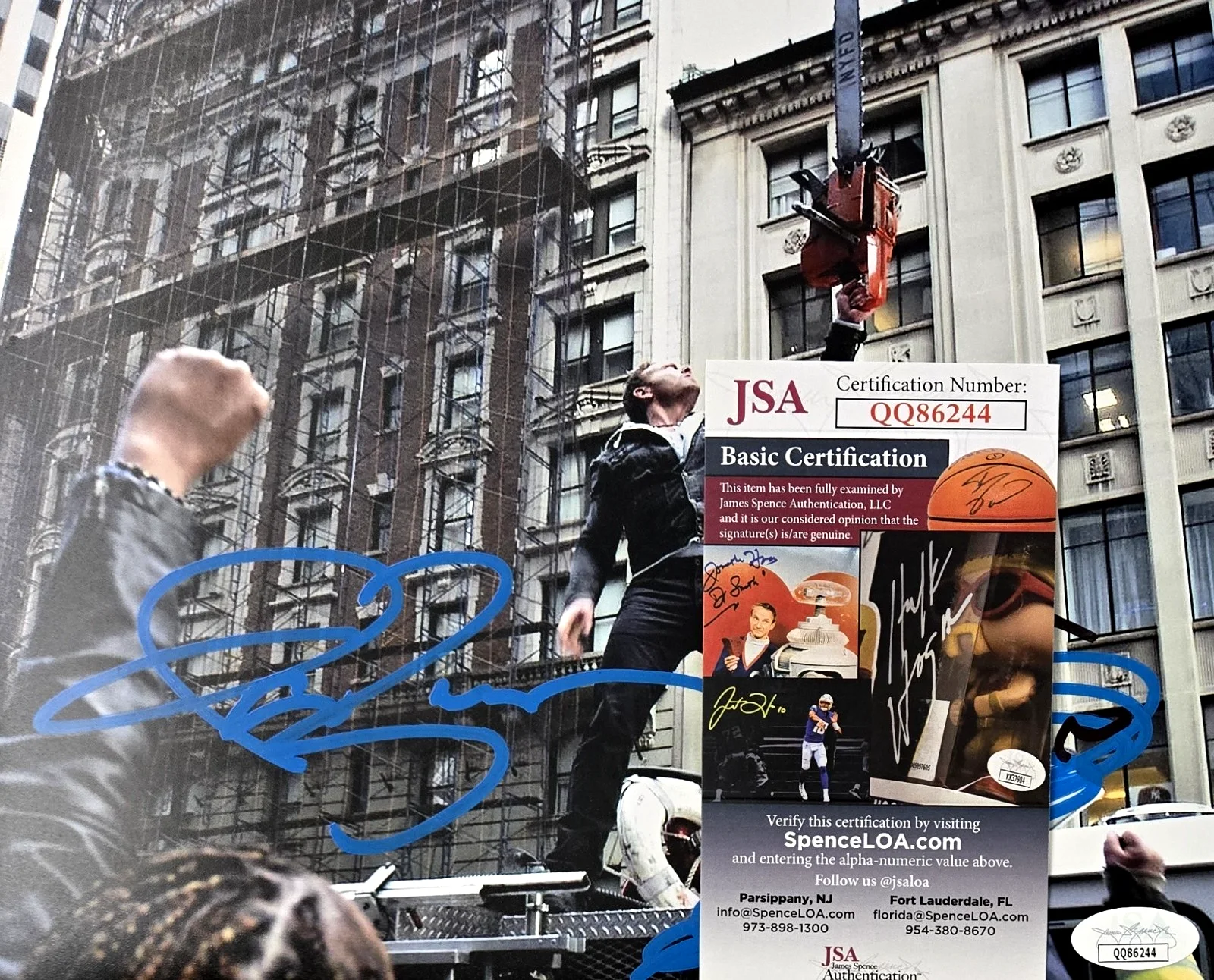 IAN ZIERING — Sharknado Signed Photo Ian Ziering Fin Shepard Autograph Sketch 8x10 JSA COA 244, изображение 2