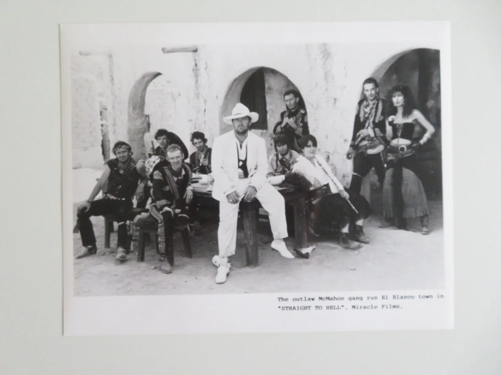 STRAIGHT TO HELL MOVIE STILL PHOTO LOT OF 9 DENNIS HOPPER GRACE JONES POGUES '87, изображение 5