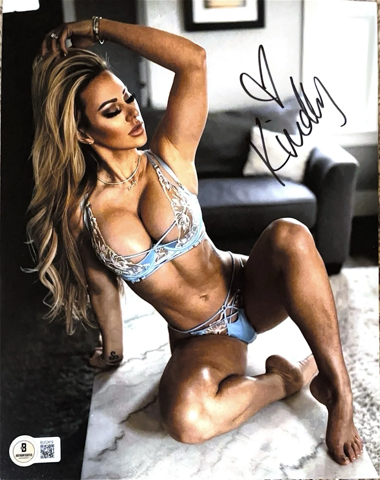 Kindly Myers — KINDLY MYERS SEXY SIGNED AUTOGRAPHED 8x10 BEAUTIFUL PHOTO BECKETT BAS PLAYBOY