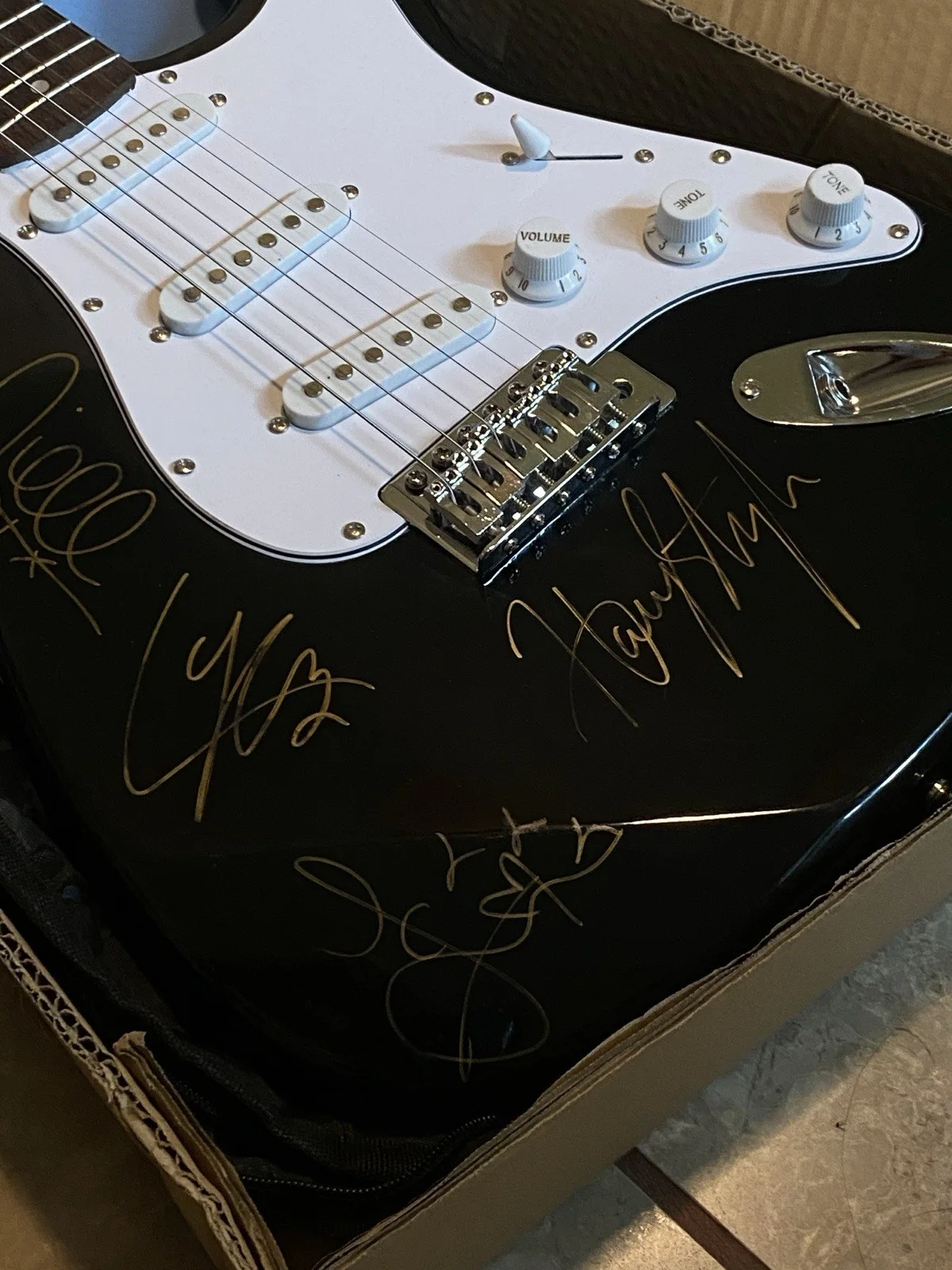 One Direction Signed Guitar With COA, image 4
