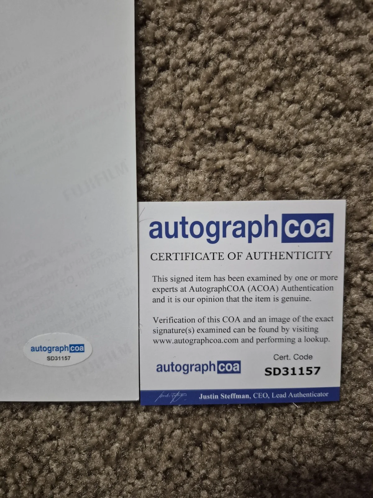 Lucy Lui, J.K Simmons, Kiernan Shipka Signed 11x14 Photo ACOA Red One Christmas, изображение 2