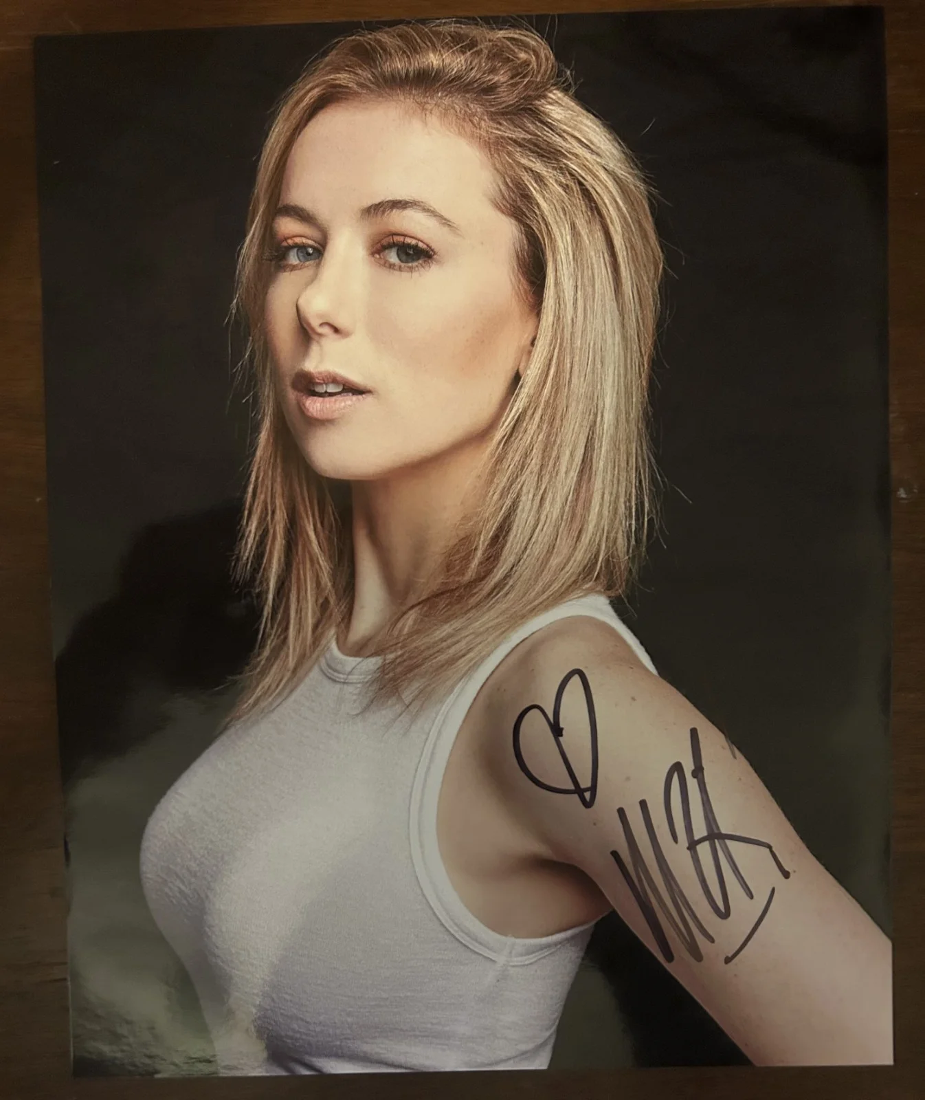 Iliza Shlesinger — ILIZA SHLESINGER SEXY SIGNED AUTOGRAPH 8X10 COLOR PHOTO