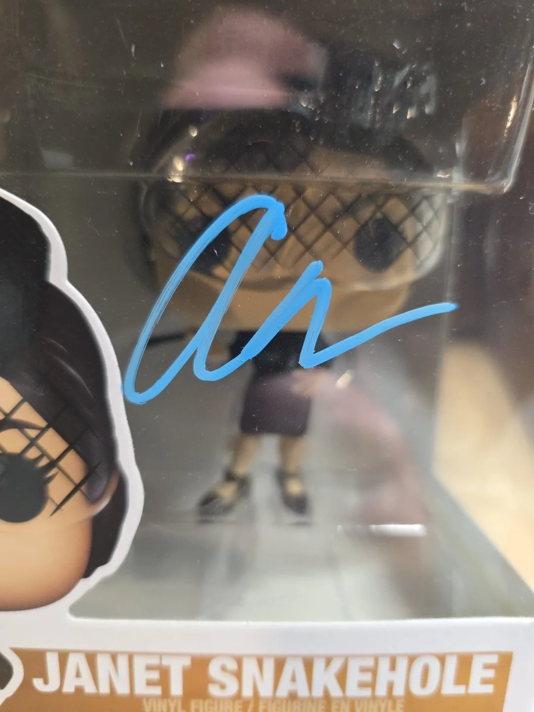 Aubrey Plaza — Aubrey Plaza Hand Signed Janet Snake Hole Funko Pop Parks And Recreation, изображение 5