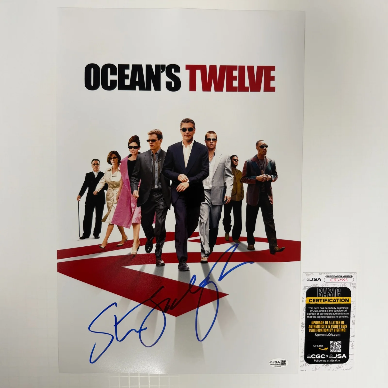 STEVEN SODERBERGH — STEVEN SODERBERGH Authentic Hand-signed "OCEAN'S TWELVE" 12x18 Photo (JSA COA)