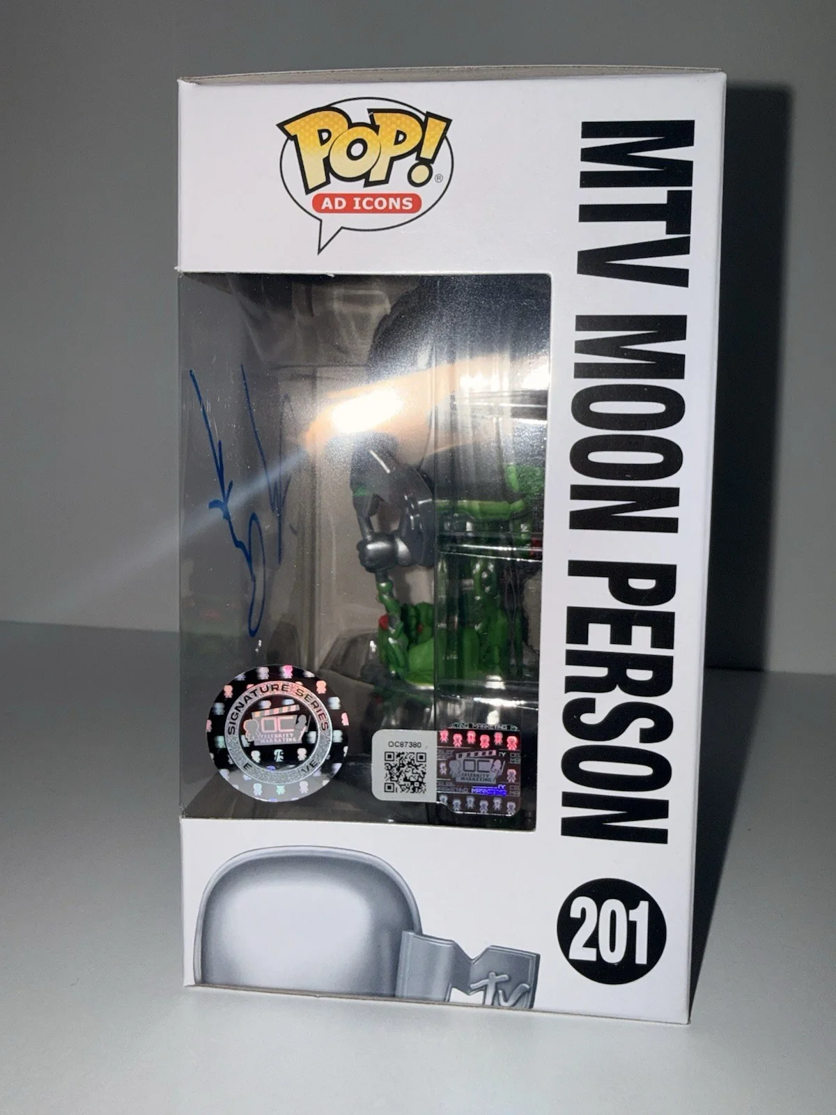 Darius Rucker — Darius Rucker Signed MTV Moon Person Funko Pop #201 OC Signature Coa 40/50, изображение 3