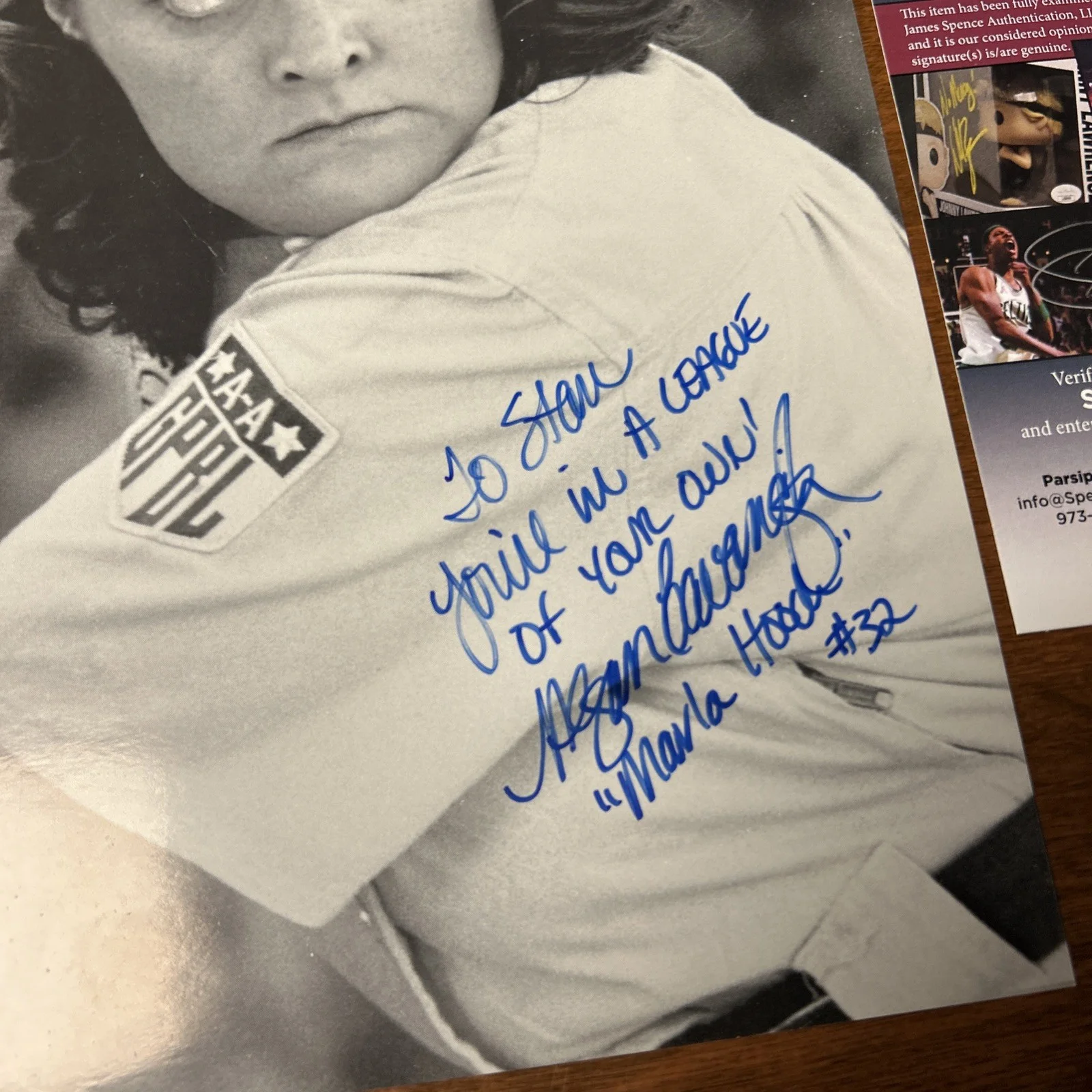 Megan Cavanagh — Megan Cavanagh LEAGUE OF THEIR OWN Autograph 8X10 B&W Photo JSA COA, изображение 2