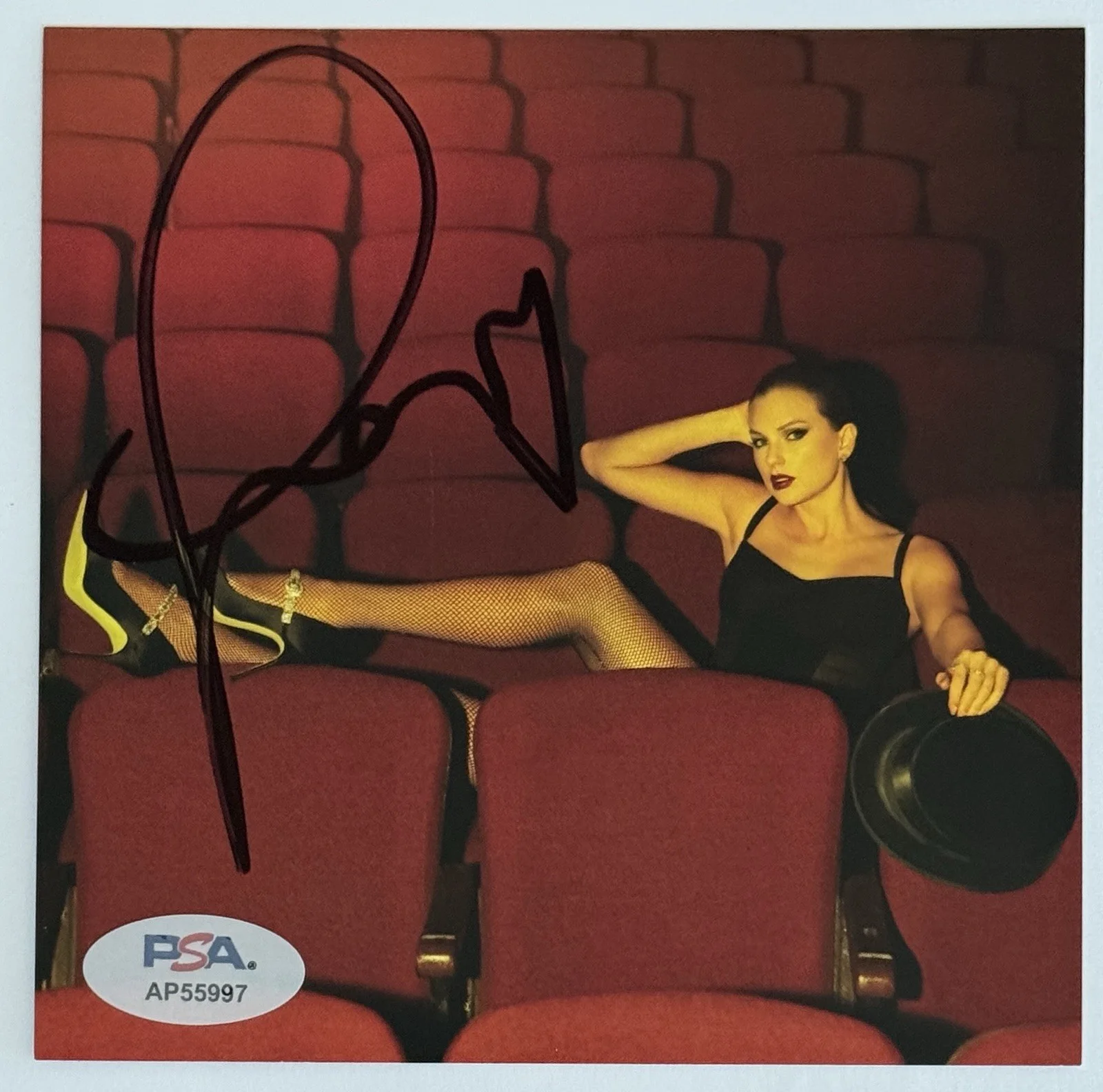 FRAMED SIGNED HEART TAYLOR SWIFT LIFE OF SHOWGIRL #4 PHOTOGRAPH & CD PSA DNA COA, изображение 3