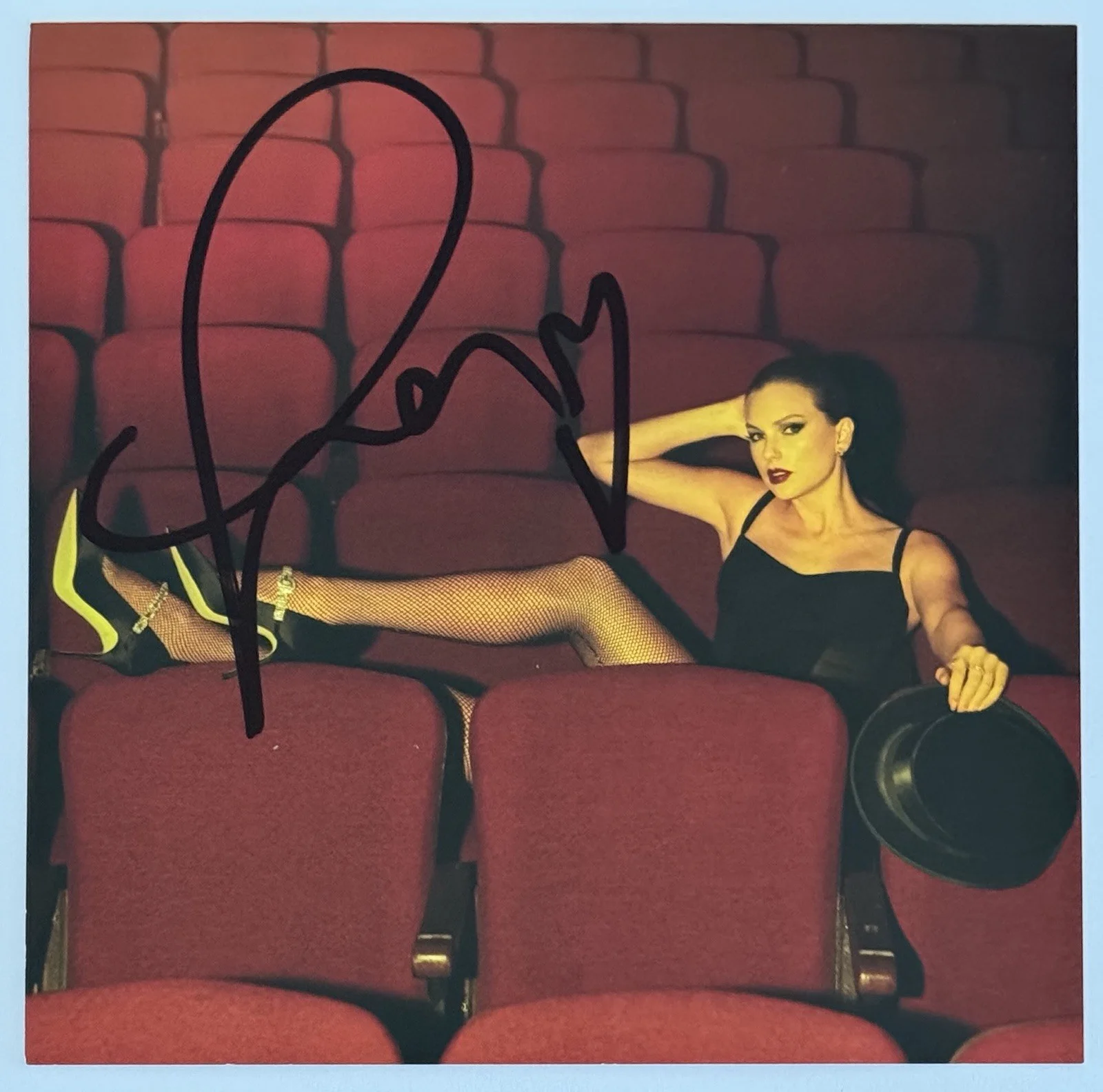 FRAMED SIGNED HEART TAYLOR SWIFT LIFE OF SHOWGIRL RED PHOTOGRAPH CD PSA DNA COA, изображение 2