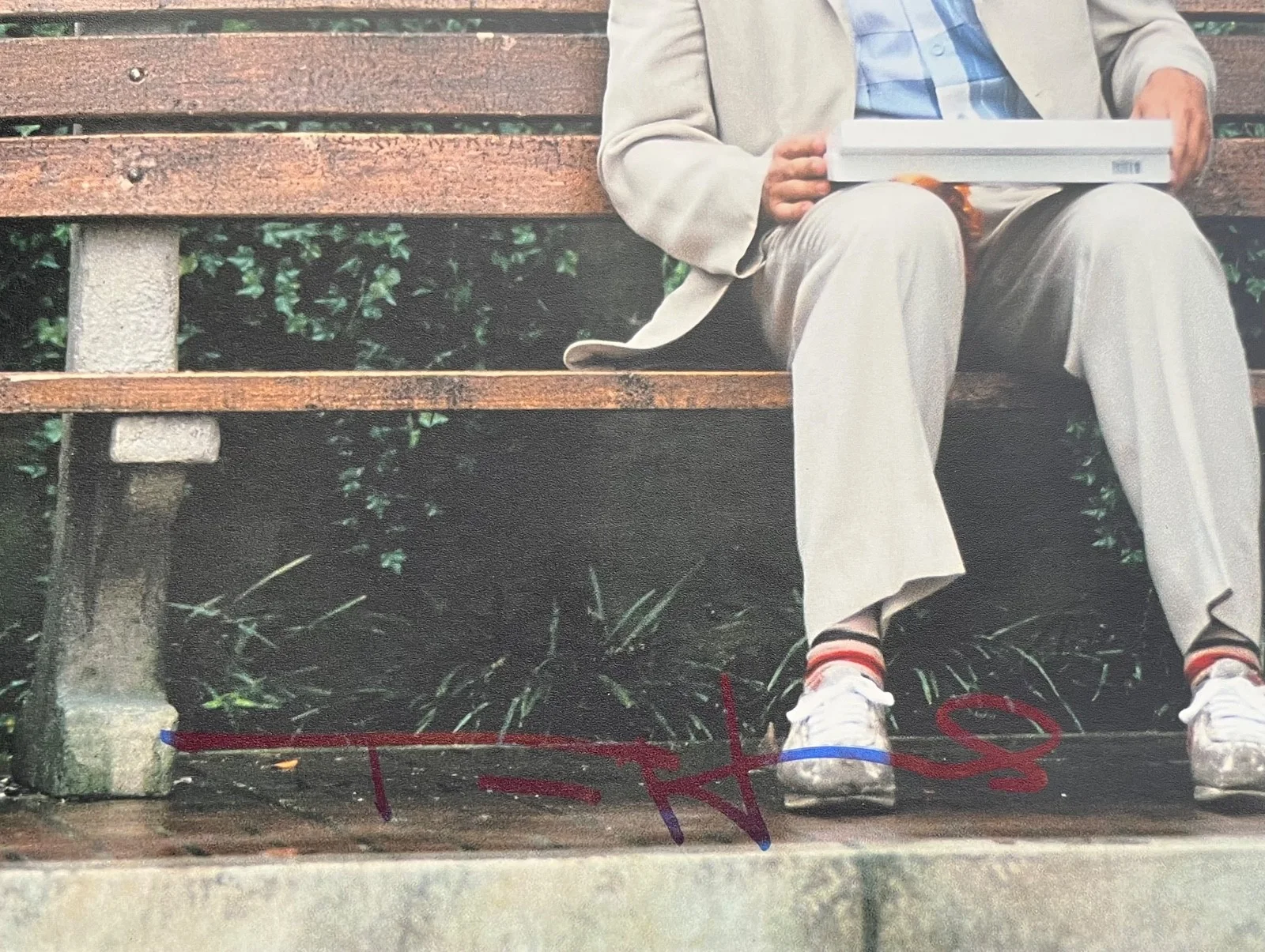 TOM HANKS FORREST GUMP 'BOX OF CHOCOLATES' SIGNED AUTOGRAPHED 11X14 PHOTO COA, image 2