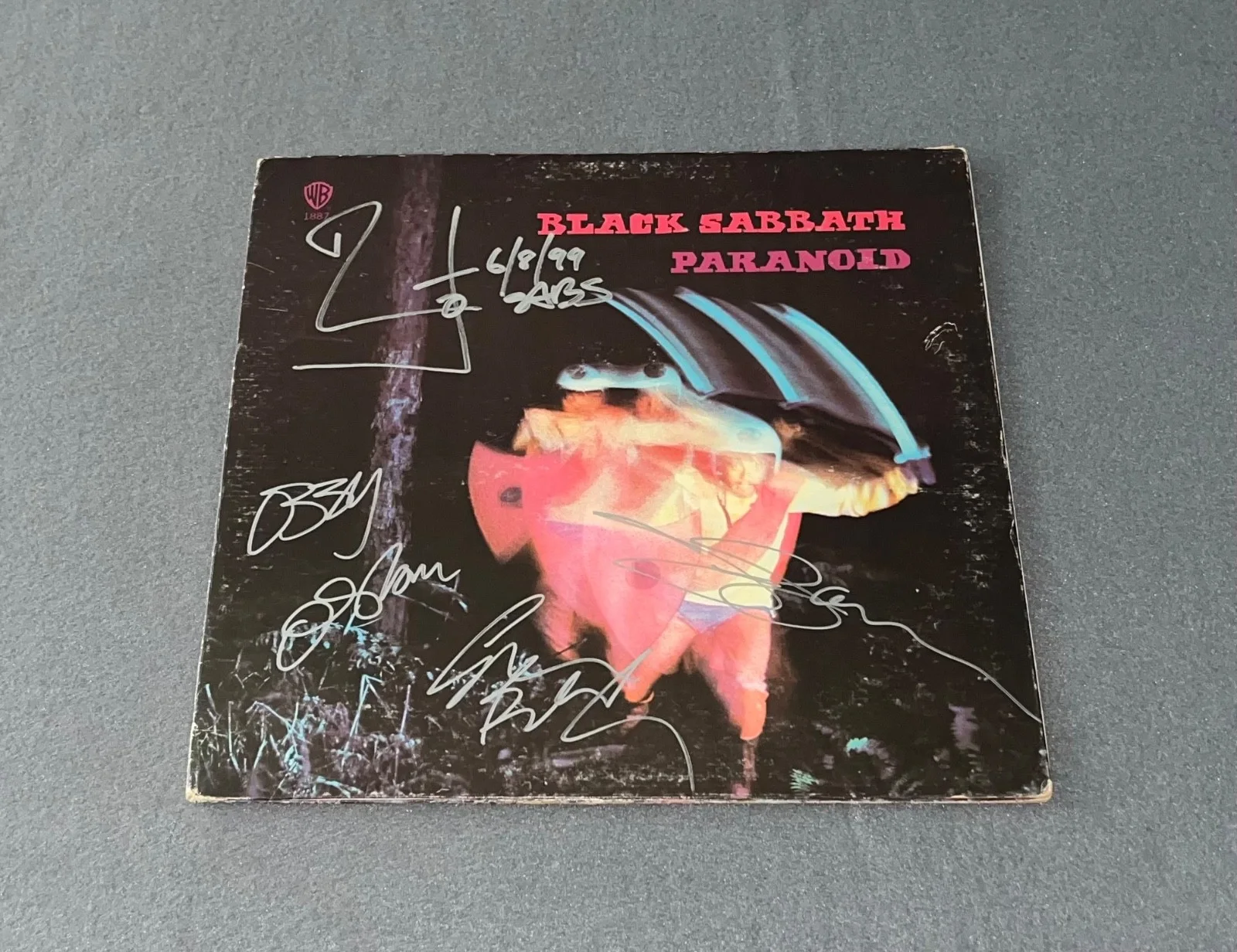 BLACK SABBATH OZZY OSBOURNE TONY IOMMI BAND SIGNED PARANOID 12" VINYL RECORD COA, image 2