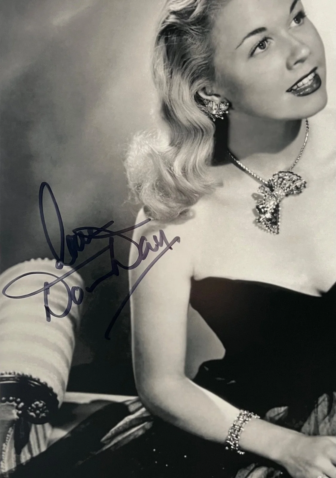 DORIS DAY SIGNED AUTOGRAPHED 11X14 PHOTO COA, image 2
