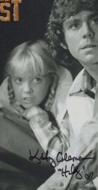 Kathy Coleman — KATHY COLEMAN - 'Holly' on TV's "Land Of The Lost" - Signed 8x10 B&W Photo W/COA, изображение 2