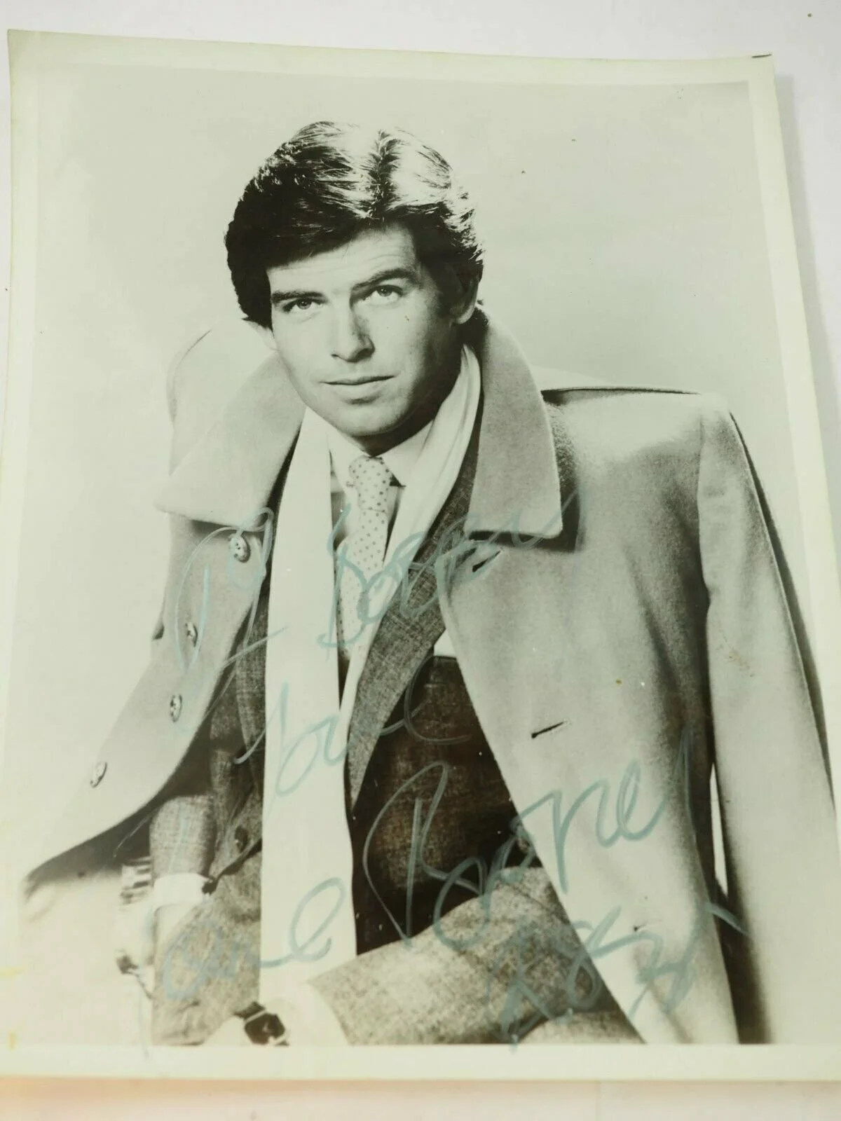 Pierce Brosnan — Pierce Brosnan Autographed Black& white Photo 8" x 10", image 2