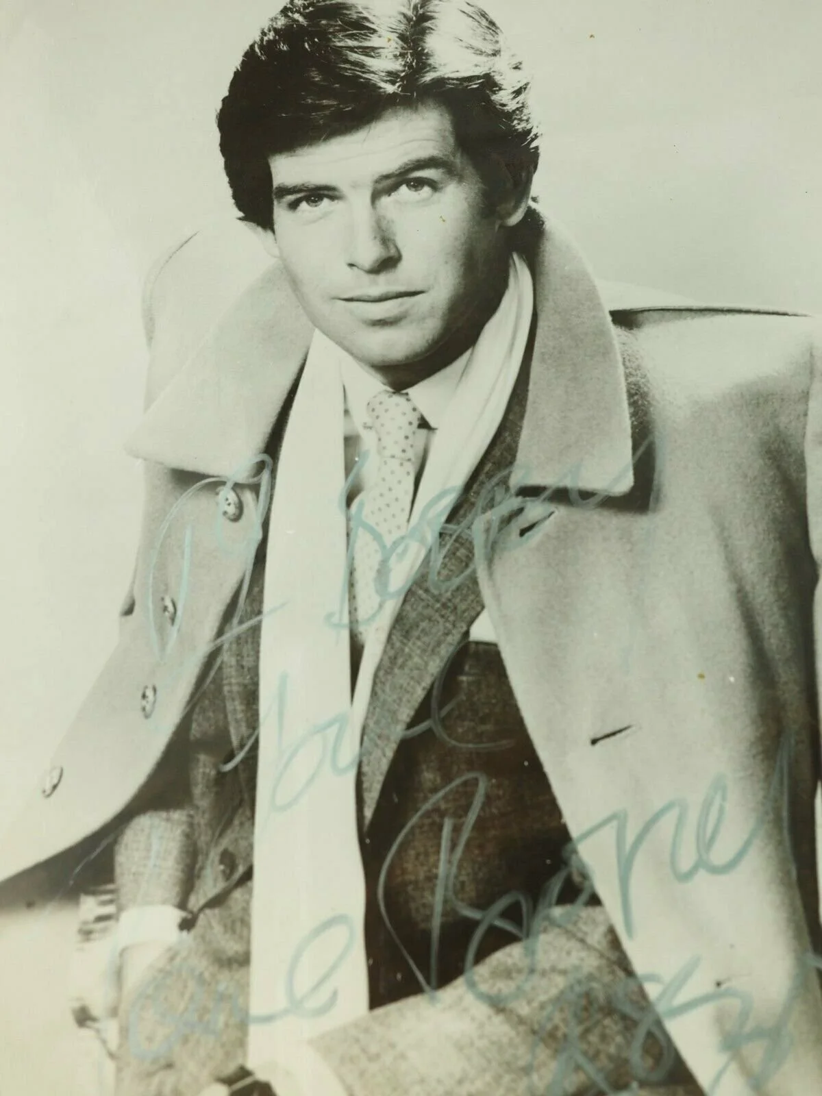 Pierce Brosnan — Pierce Brosnan Autographed Black& white Photo 8" x 10", image 3