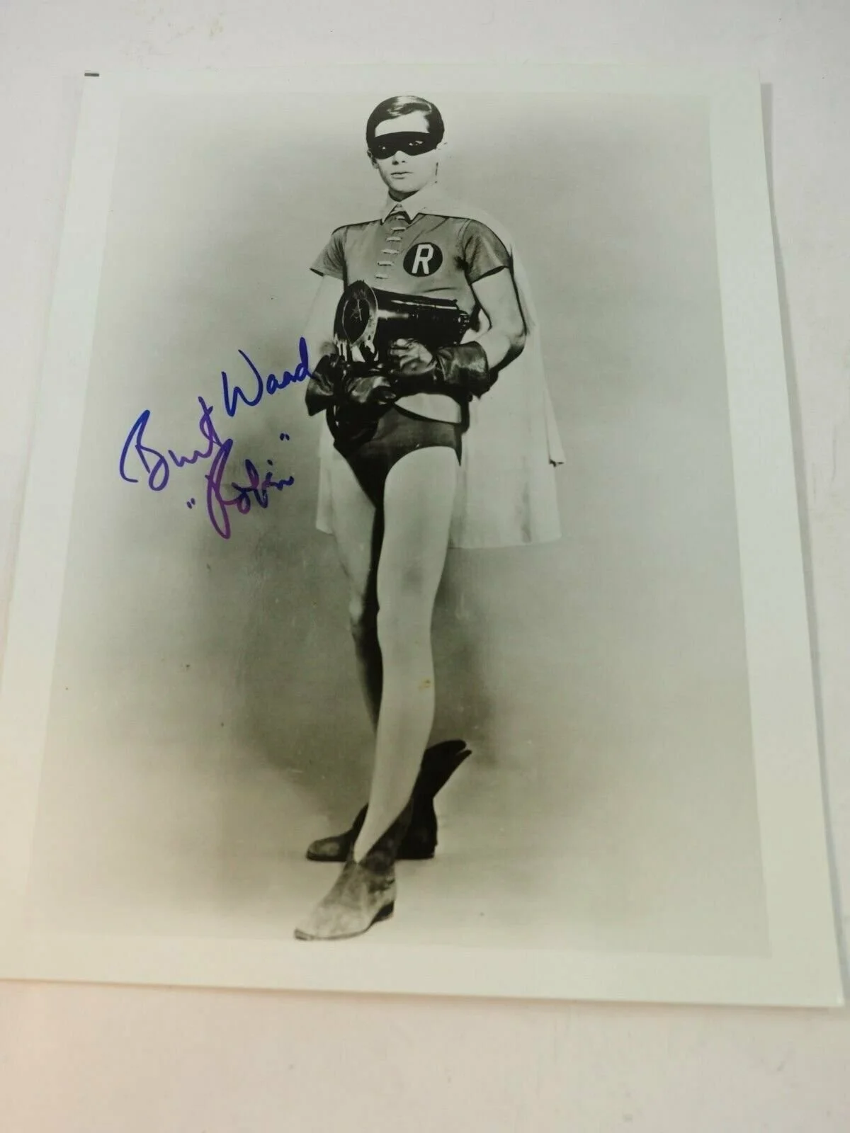 Burt Ward — Burt Ward "Robin"original Autographed Black & White 8" x 10" Photo