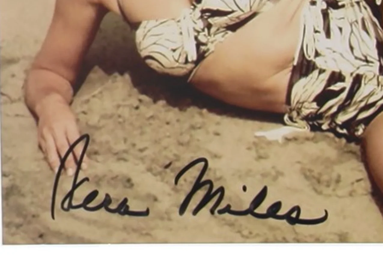 VERA MILES — VERA MILES (American retired actress) Signed 8x10 Photo (Autograph COA), image 2