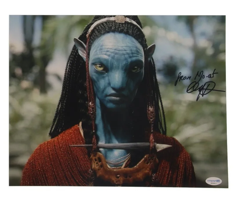 CCH POUNDER — CCH POUNDER 'Mo-at' Signed Avatar 11x14 Photo (Autograph COA)