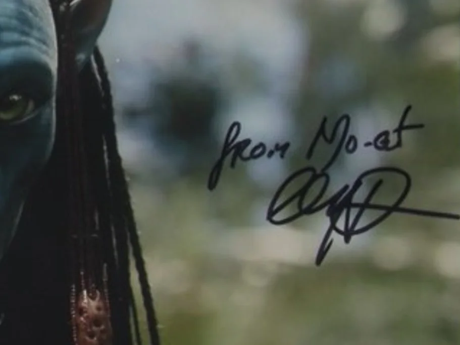 CCH POUNDER — CCH POUNDER 'Mo-at' Signed Avatar 11x14 Photo (Autograph COA), изображение 2