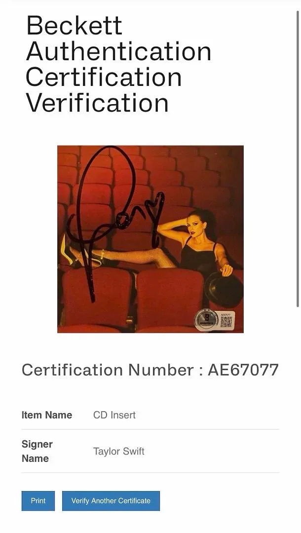 Taylor Swift matted, signed "Life of a Showgirl" CD Insert Photo 4 - Beckett COA, изображение 5