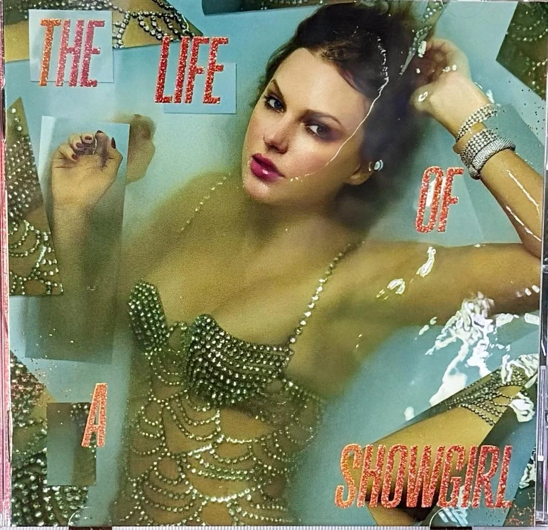 Taylor Swift matted, signed "Life of a Showgirl" CD Insert Photo 1 - Beckett COA, изображение 4