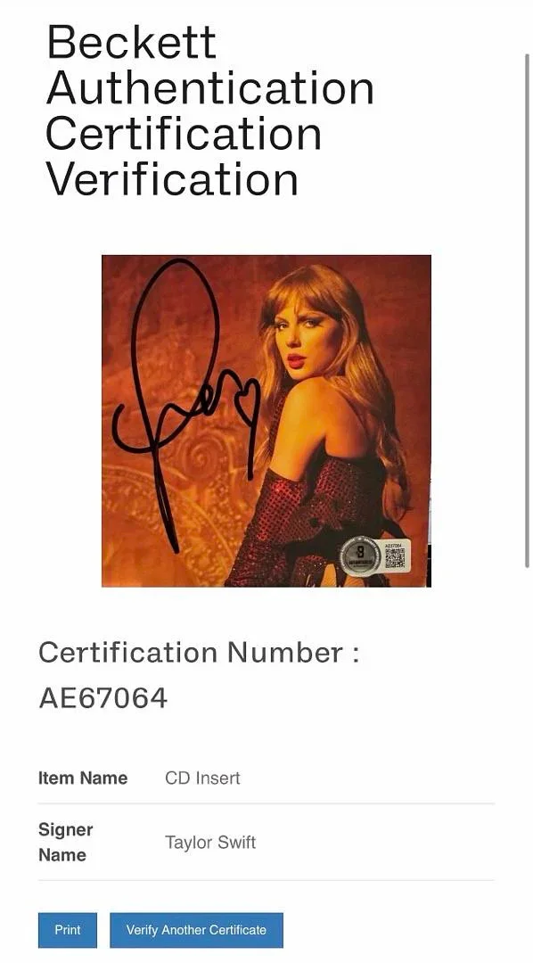 Taylor Swift matted, signed "Life of a Showgirl" CD Insert Photo 3 - Beckett COA, изображение 5